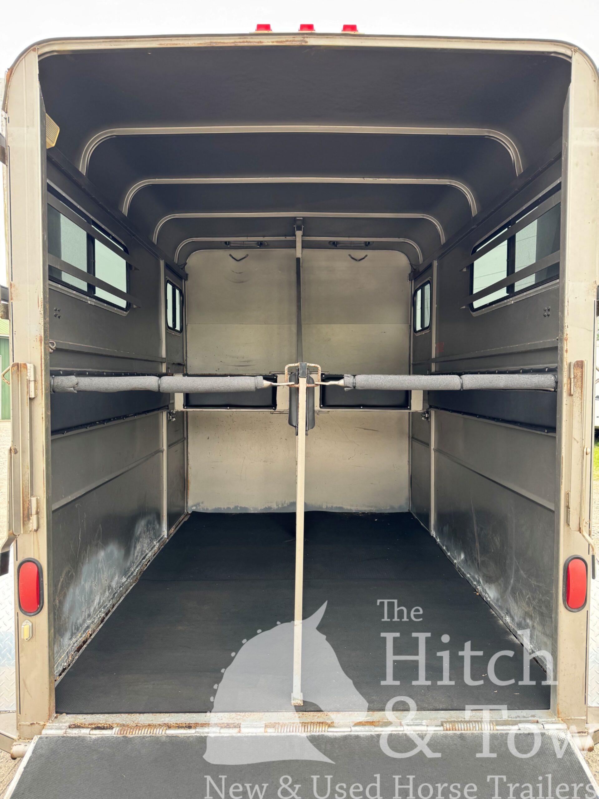 2009 CALICO CLASSIC 2 HORSE STRAIGHT LOAD BUMPER PULL W/ DRESSING ROOM $5,900