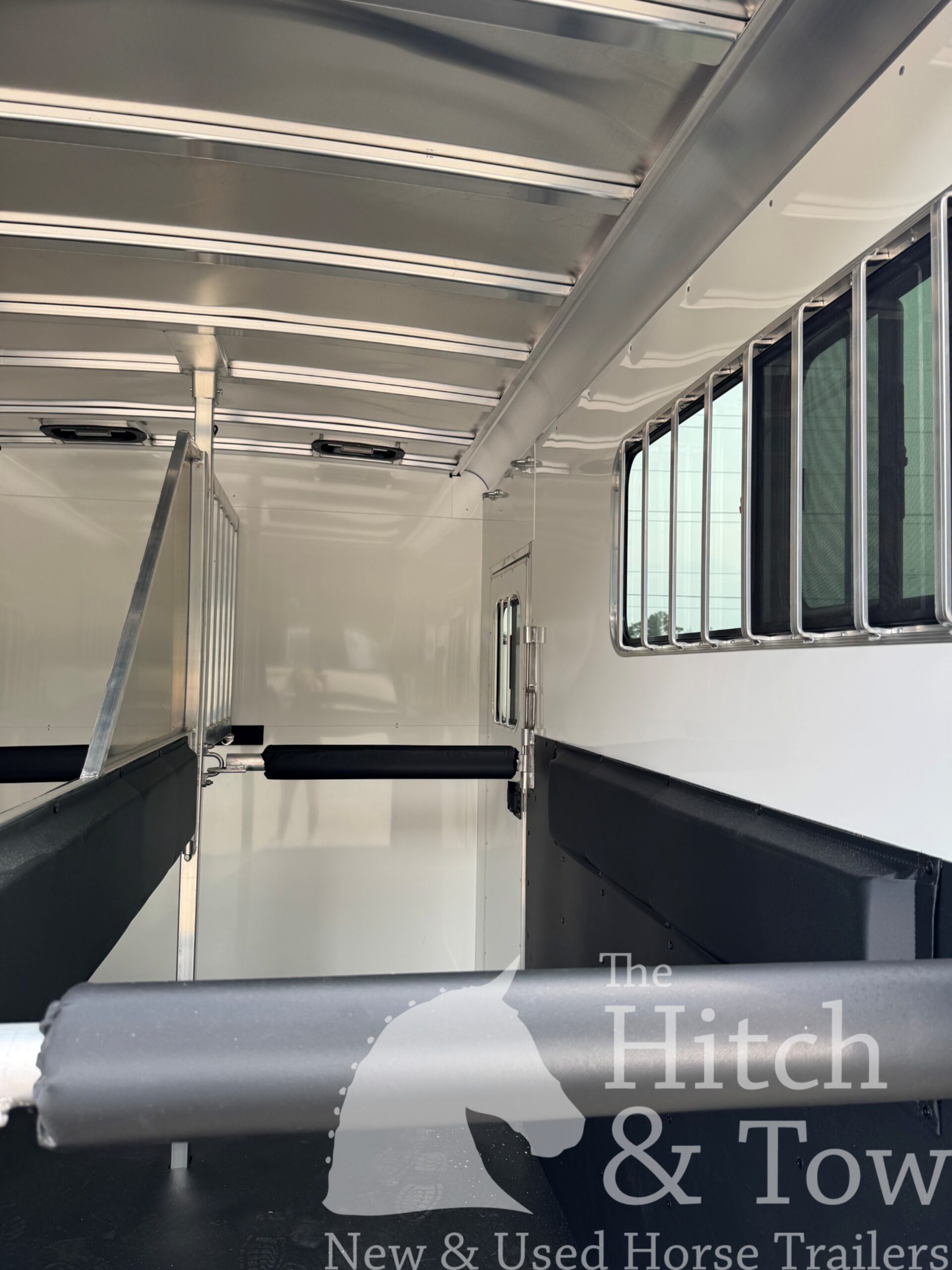 2027 ADAM 2 HORSE BUMPER PULL W/ DRESSING ROOM! $20,900