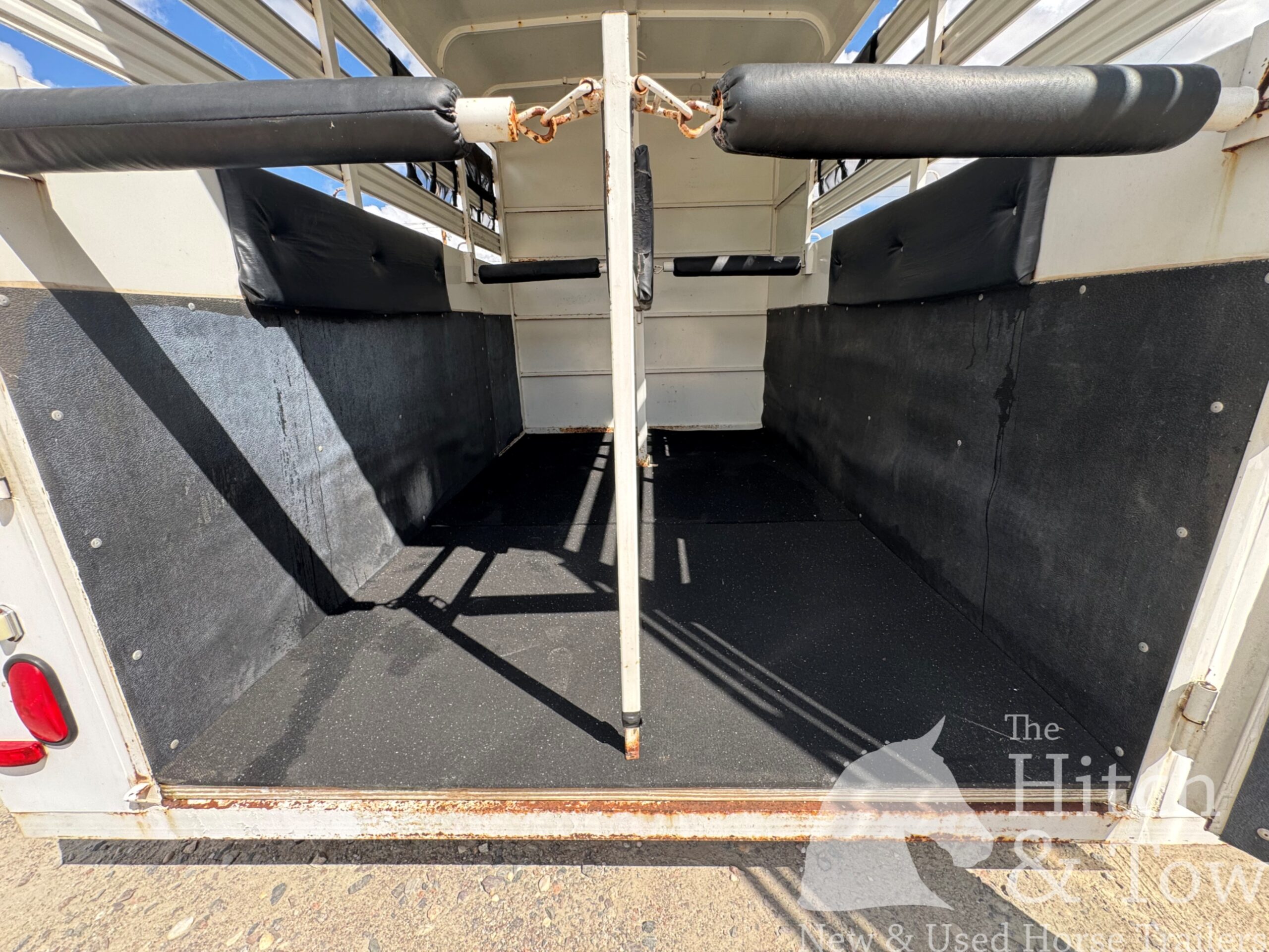 2015 BEE 2 HORSE STRAIGHT LOAD BUMPER PULL STOCK COMBO TRAILER $7,500