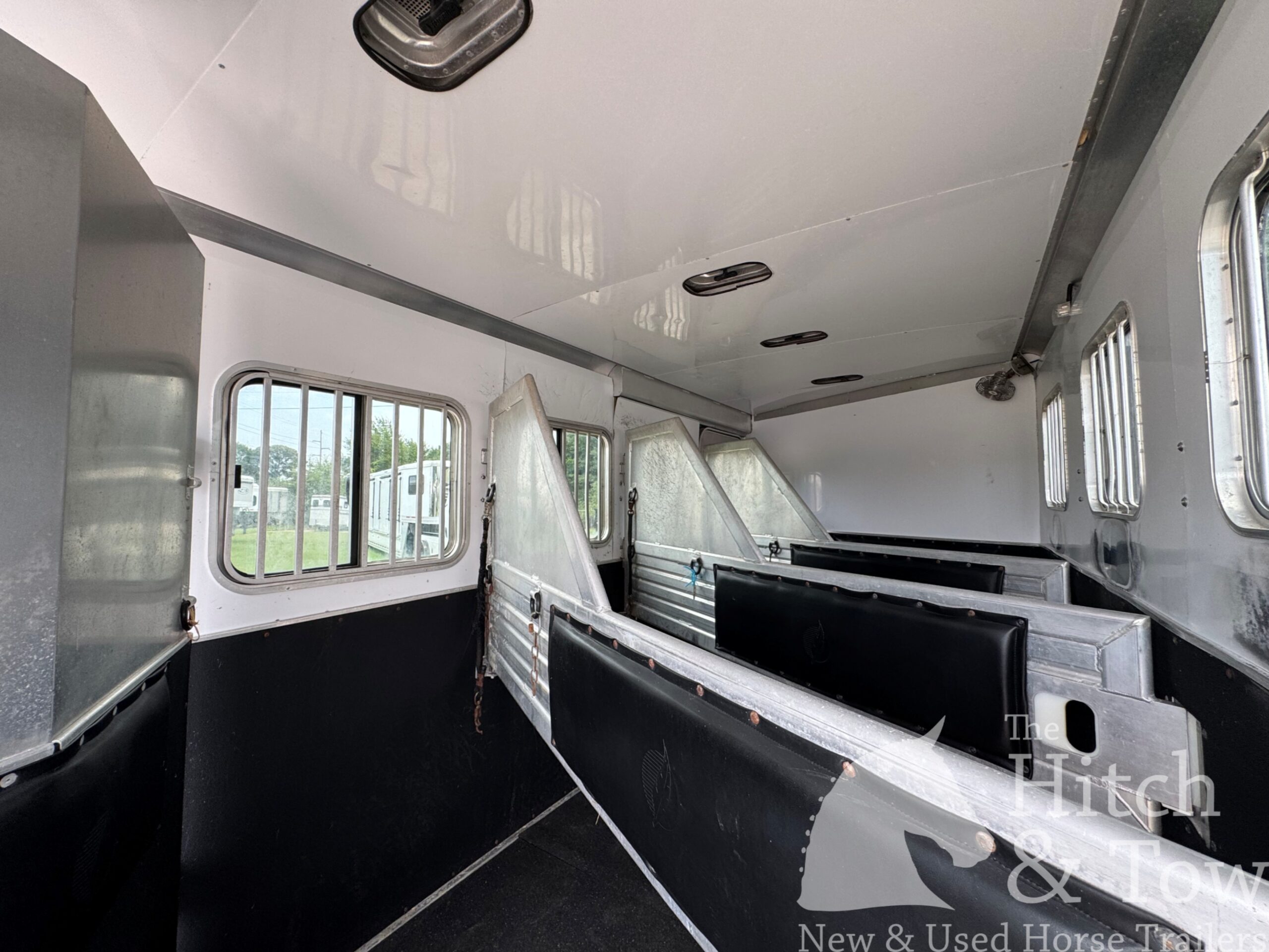 2007 FEATHERLITE 4 HORSE SLANT GOOSENECK HORSE TRAILER $17,500.