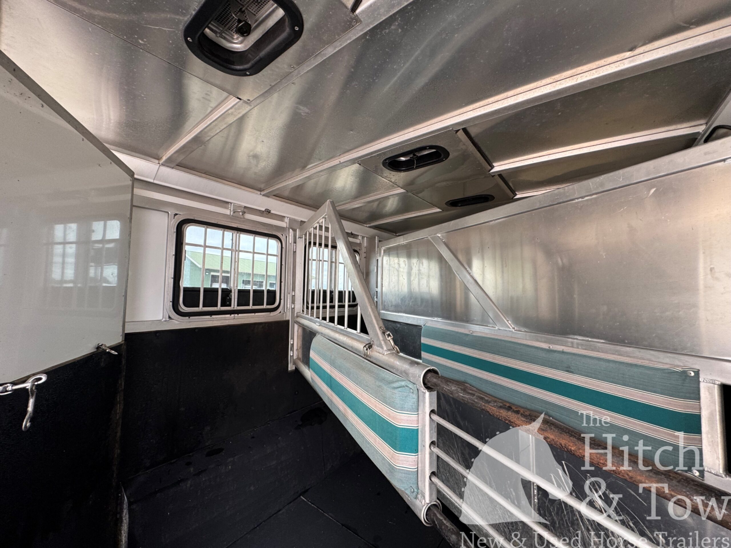 2006 SILVERLITE 3 HORSE GOOSENECK WITH 10′ LIVING QUARTERS $30,000