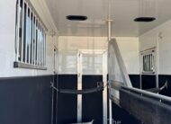 2007 JAMCO 2 HORSE STRAIGHT LOAD GOOSENECK WITH 9′ LQ! $37,500