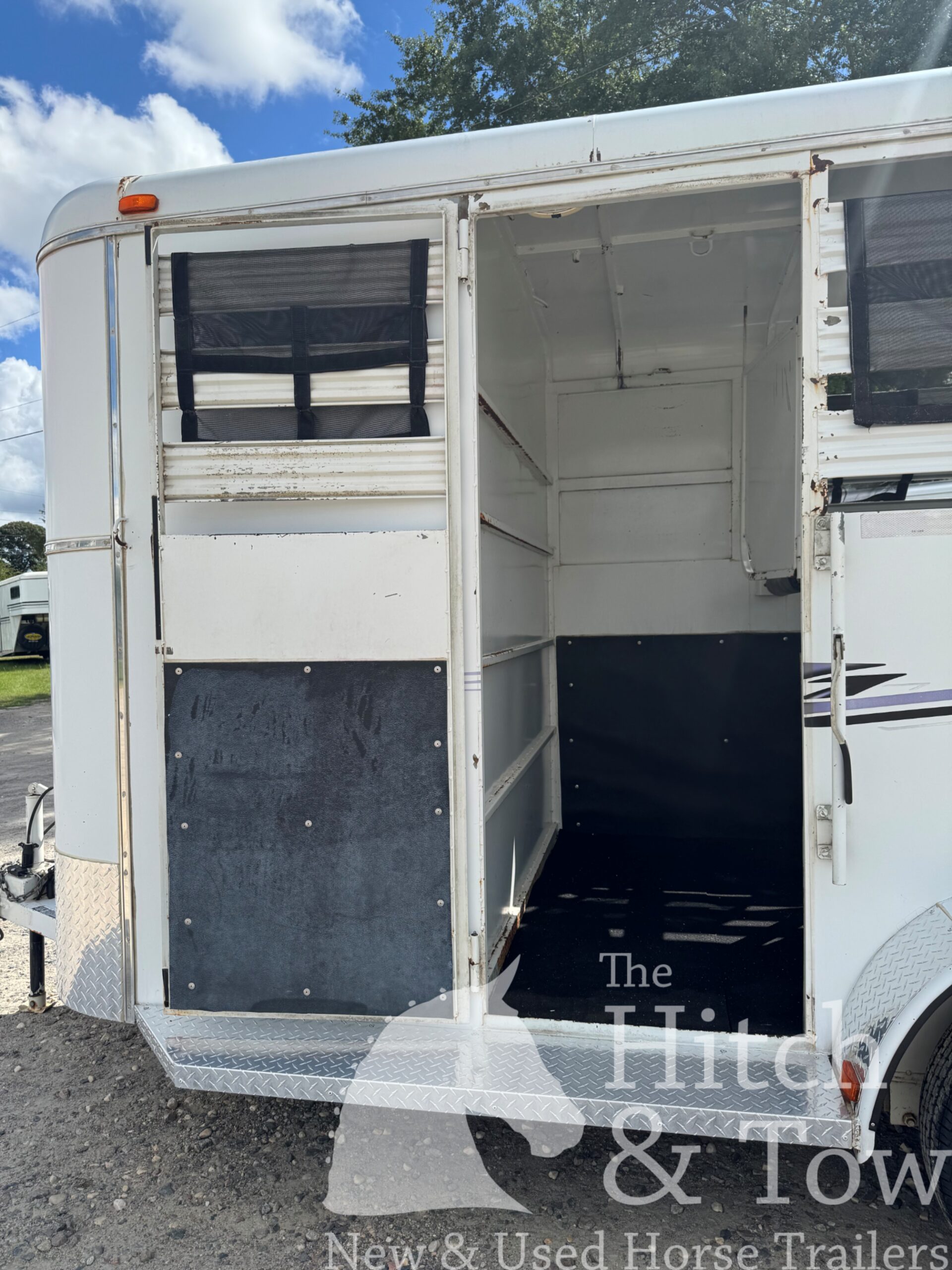 2015 BEE 2 HORSE STRAIGHT LOAD BUMPER PULL STOCK COMBO TRAILER $7,500