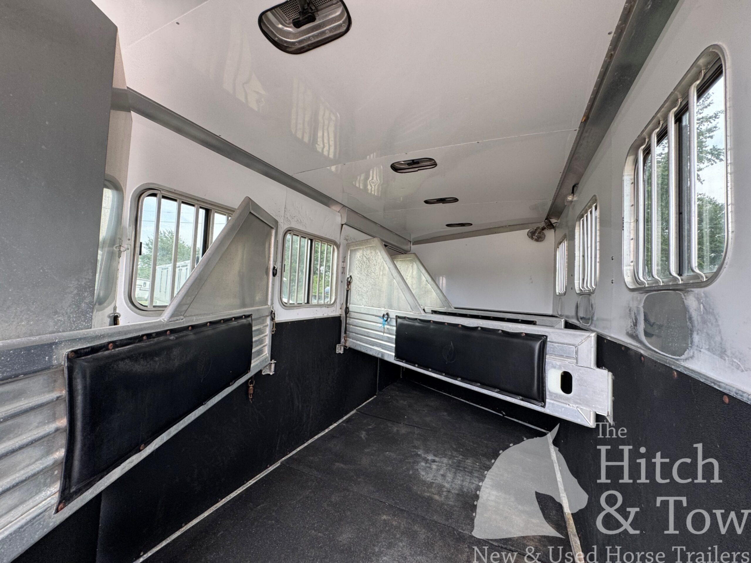 2007 FEATHERLITE 4 HORSE SLANT GOOSENECK HORSE TRAILER $17,500.