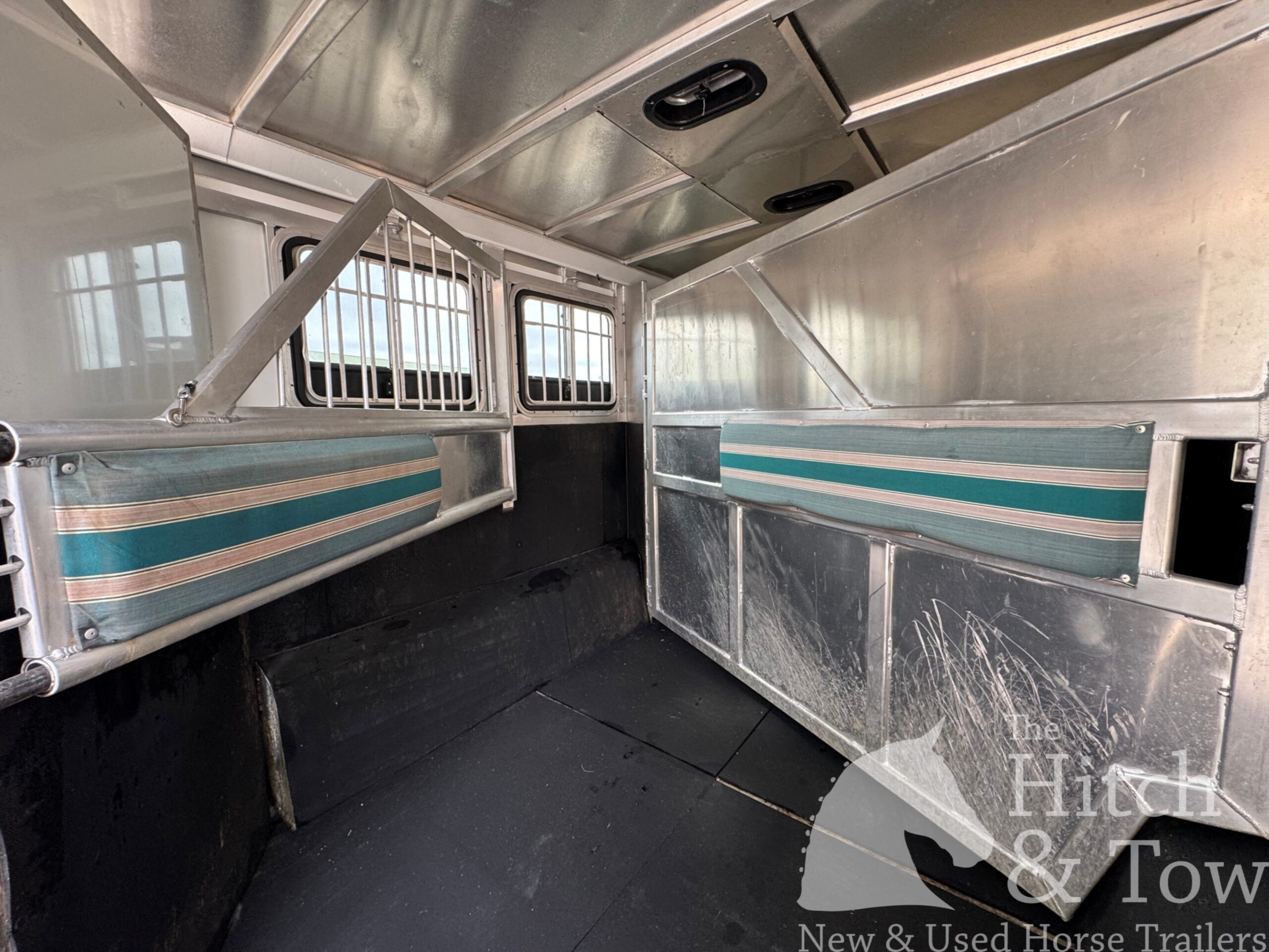 2006 SILVERLITE 3 HORSE GOOSENECK WITH 10′ LIVING QUARTERS $30,000