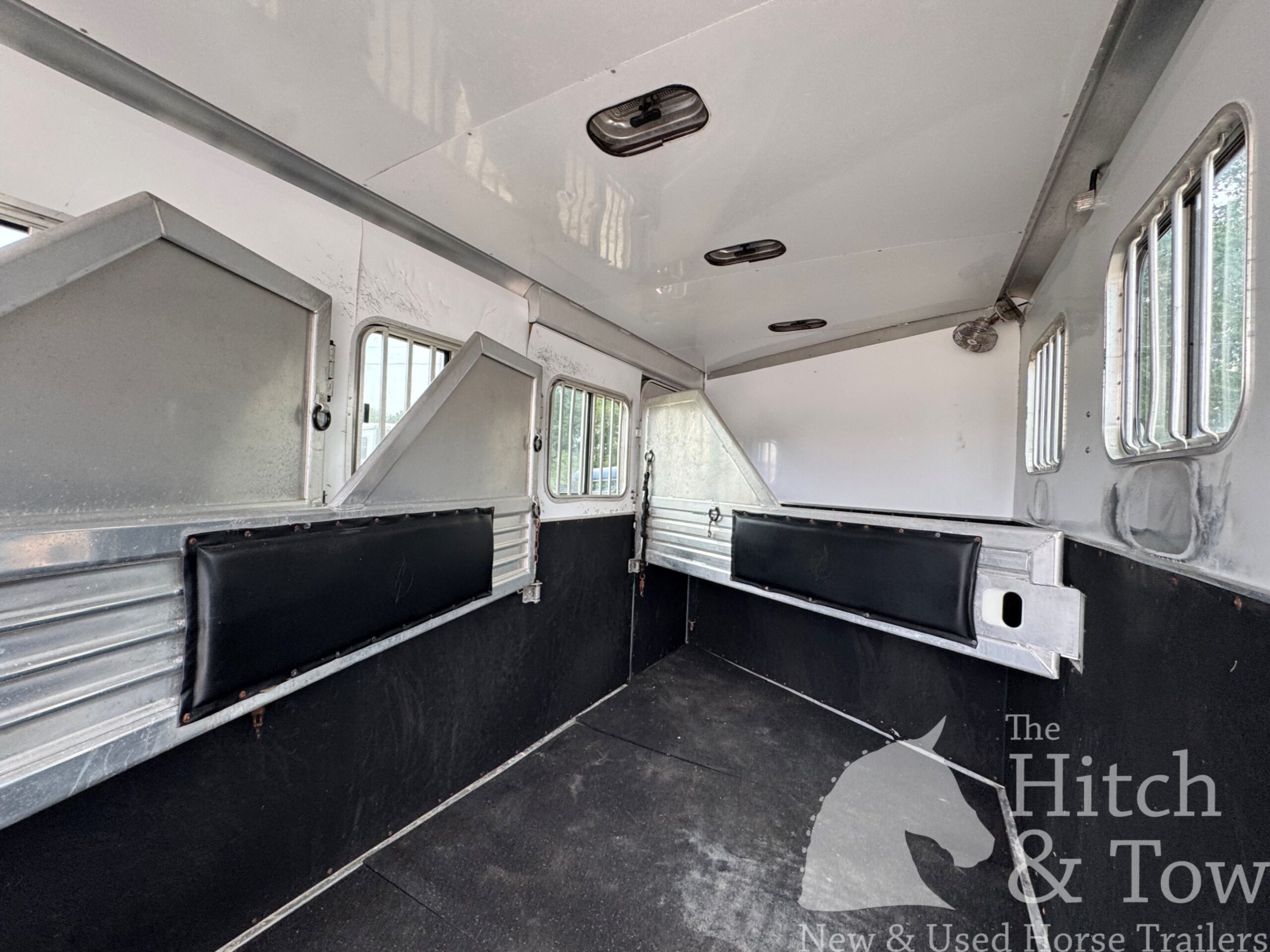 2007 FEATHERLITE 4 HORSE SLANT GOOSENECK HORSE TRAILER $17,500.