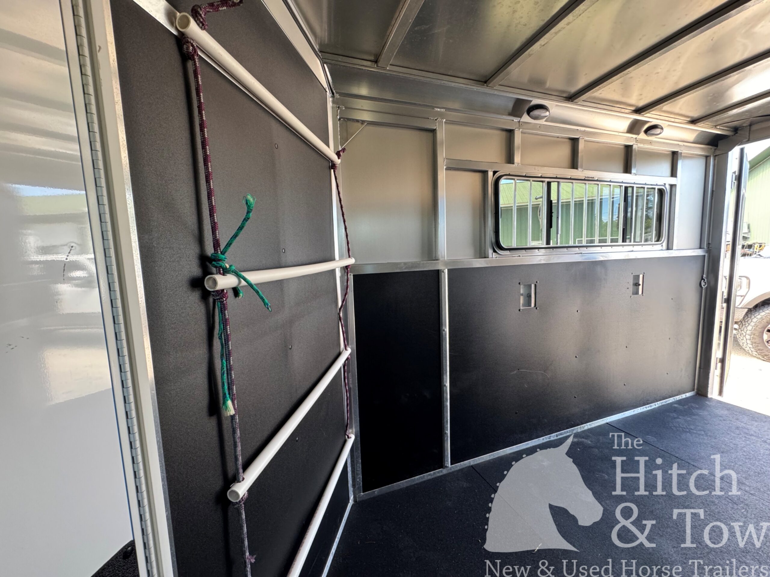 2022 SHADOW 3 HORSE SLANT LOAD LIVING QUARTERS TRAILER W/ UPGRADES & SLIDE OUT! $54,000