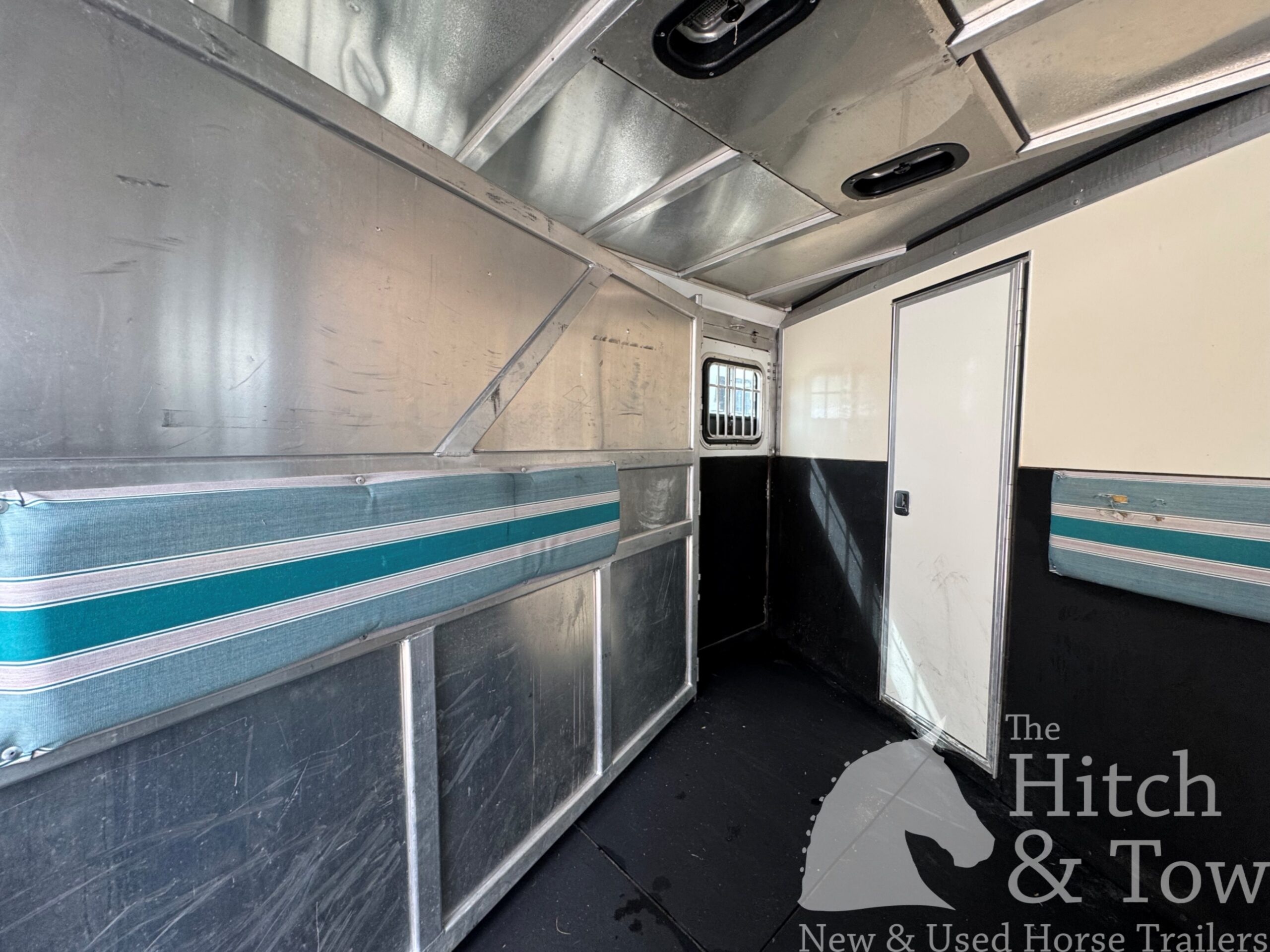 2006 SILVERLITE 3 HORSE GOOSENECK WITH 10′ LIVING QUARTERS $30,000