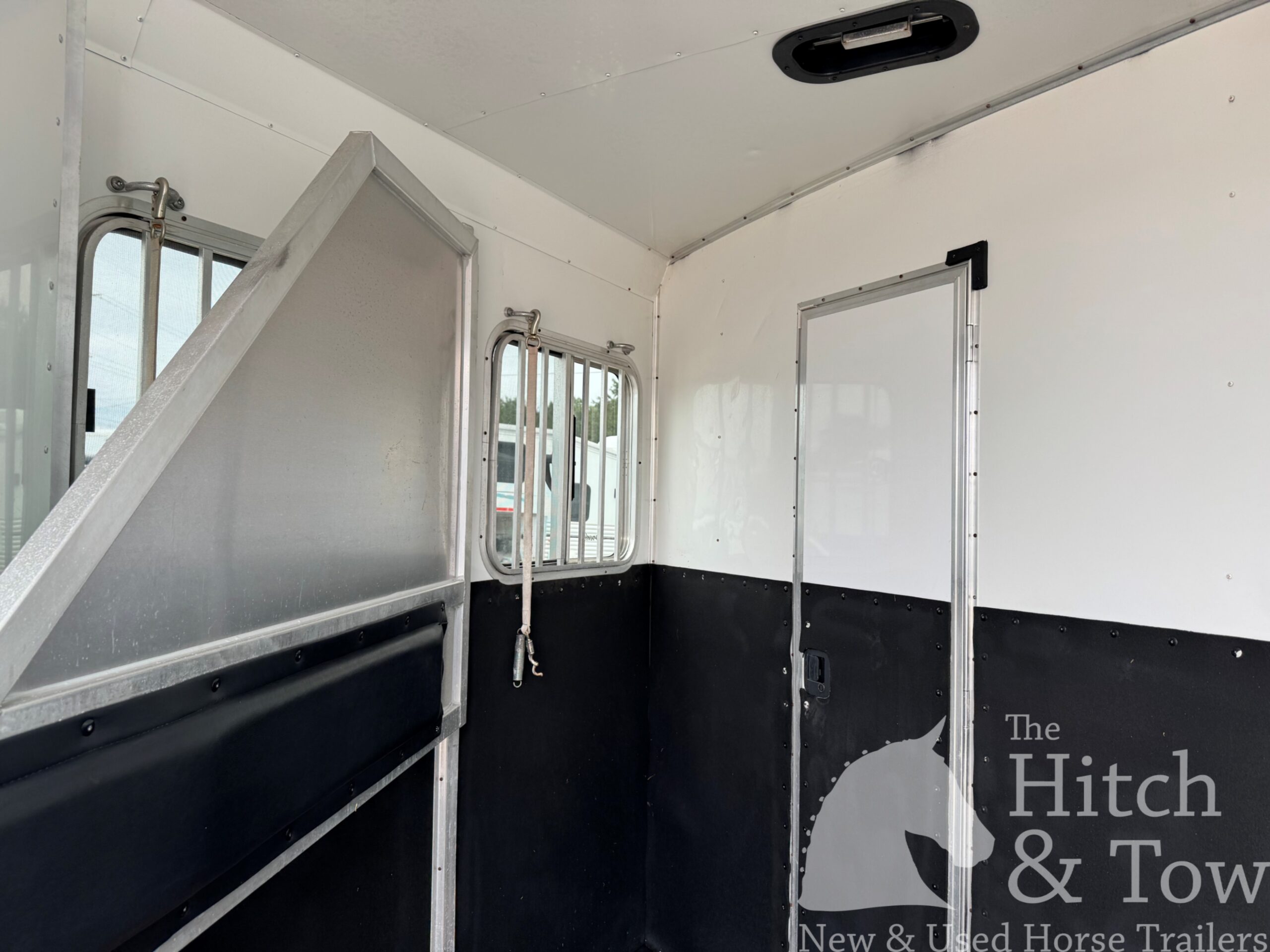 2008 LAKOTA 2 HORSE BUMPER PULL WITH 7′ LIVING QUARTERS $29,900