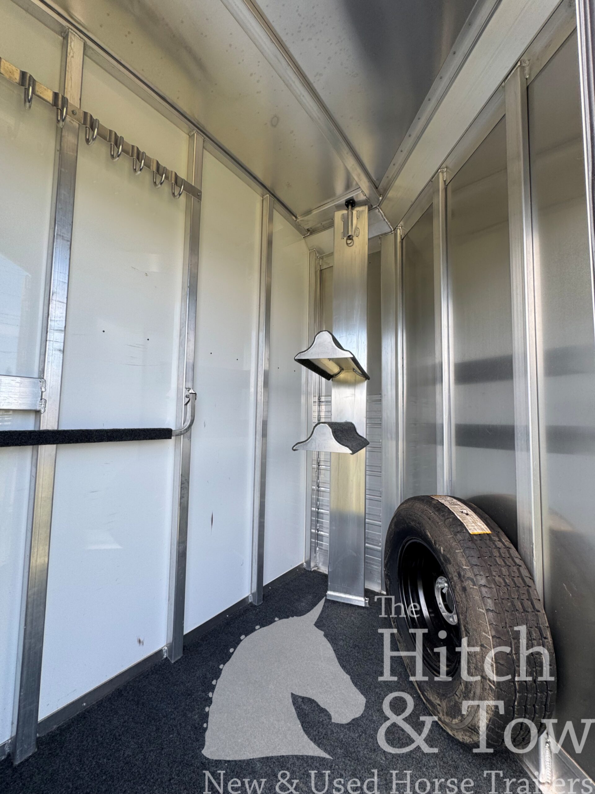 2021 4 STAR 2 HORSE STRAIGHT LOAD BUMPER PULL! $29,500