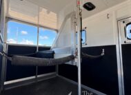 2007 JAMCO 2 HORSE STRAIGHT LOAD GOOSENECK WITH 9′ LQ! $37,500
