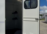 2015 BEE 2 HORSE STRAIGHT LOAD BUMPER PULL STOCK COMBO TRAILER $7,500