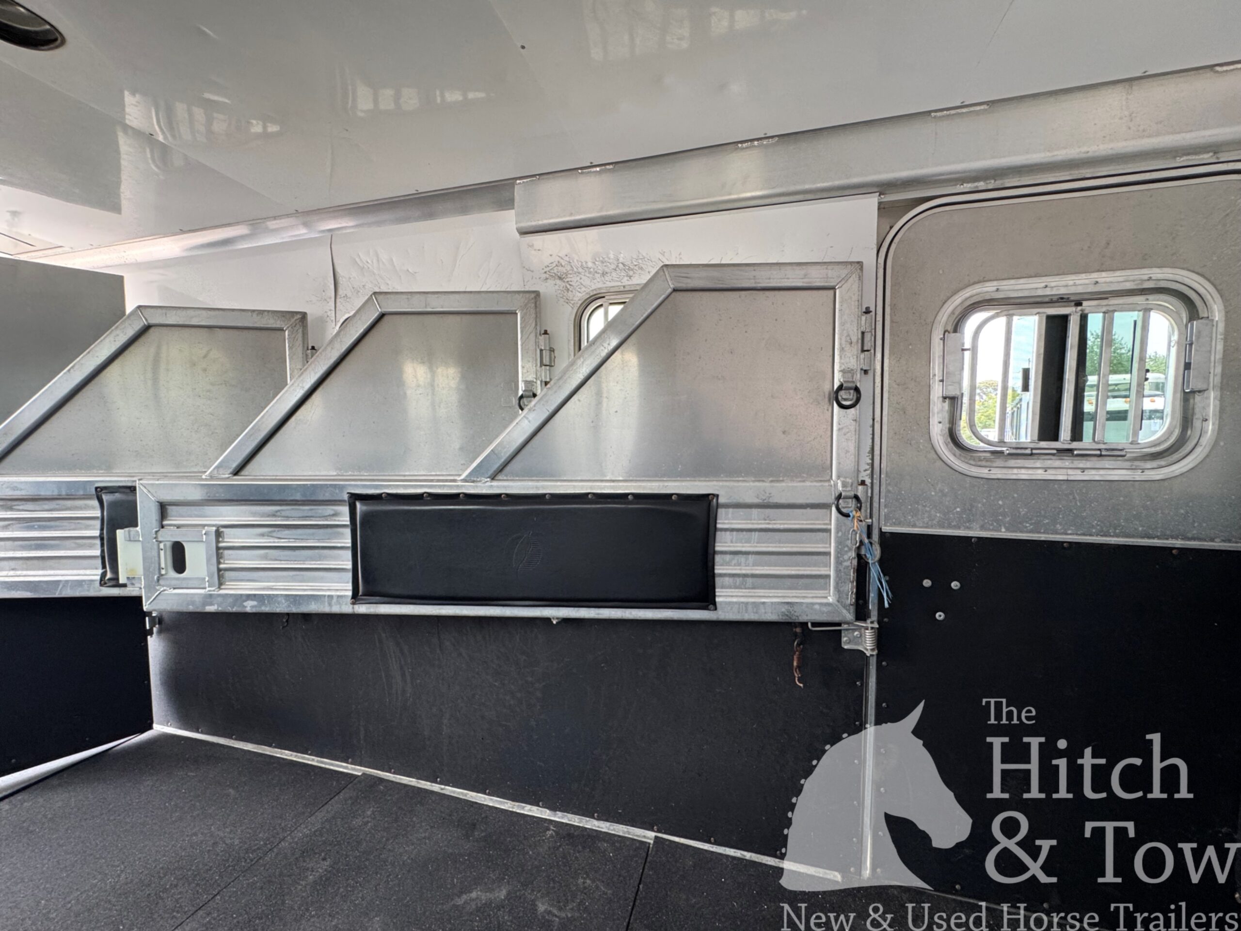 2007 FEATHERLITE 4 HORSE SLANT GOOSENECK HORSE TRAILER $17,500.