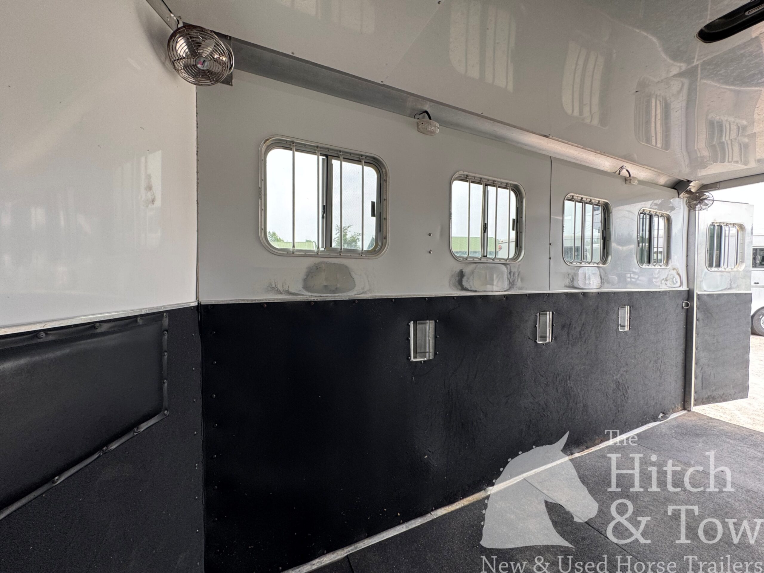 2007 FEATHERLITE 4 HORSE SLANT GOOSENECK HORSE TRAILER $17,500.