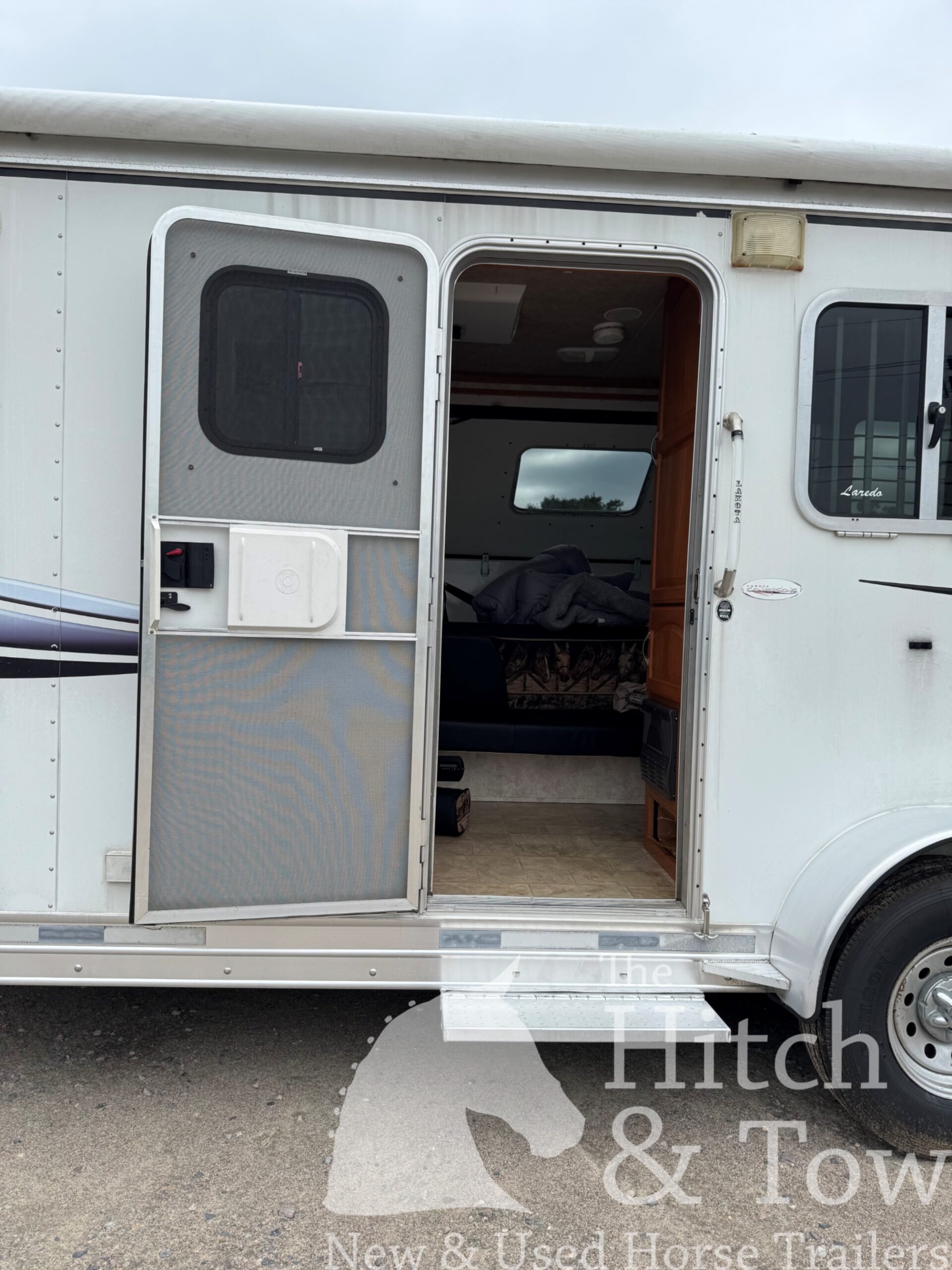2008 LAKOTA 2 HORSE BUMPER PULL WITH 7′ LIVING QUARTERS $29,900