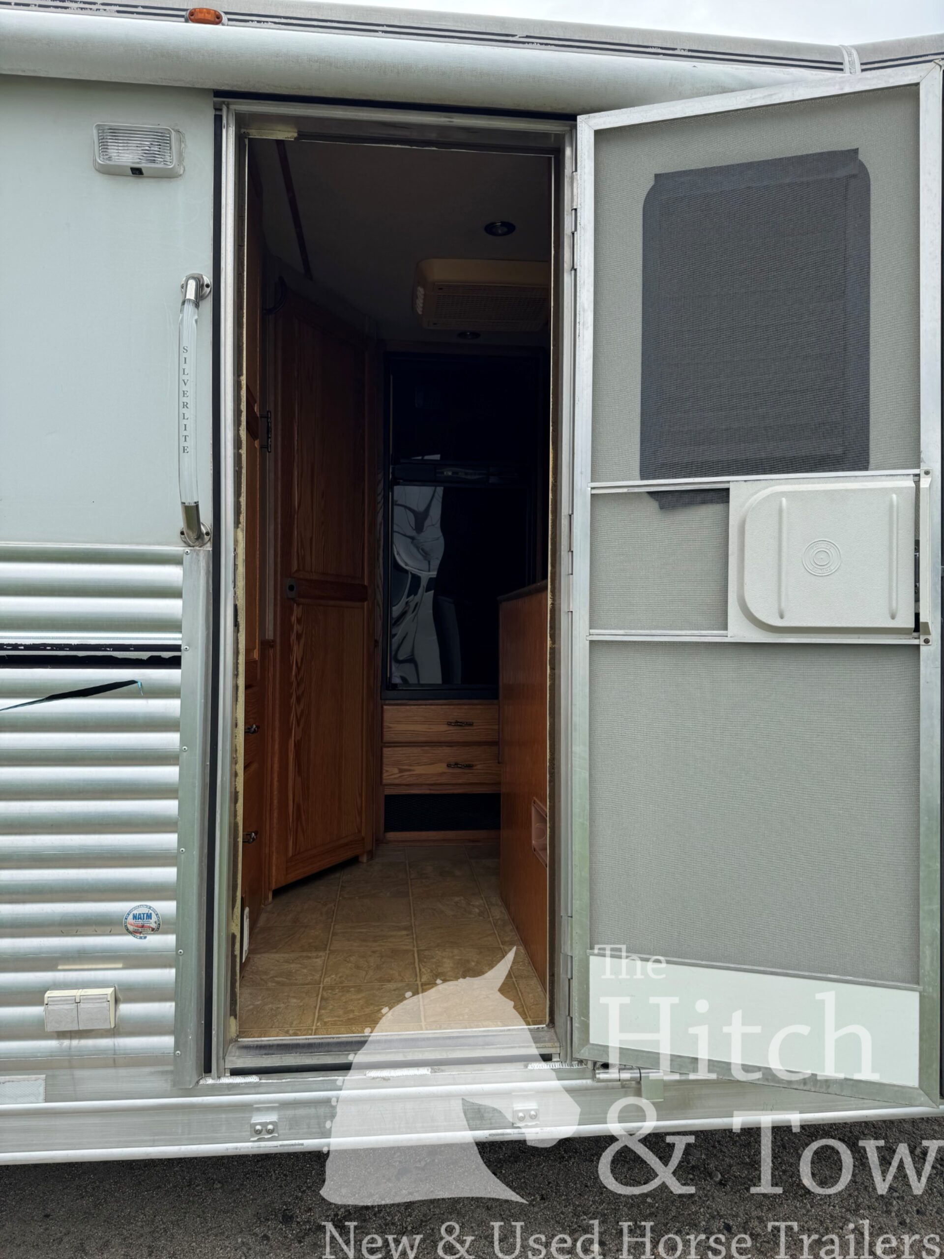 2006 SILVERLITE 3 HORSE GOOSENECK WITH 10′ LIVING QUARTERS $30,000