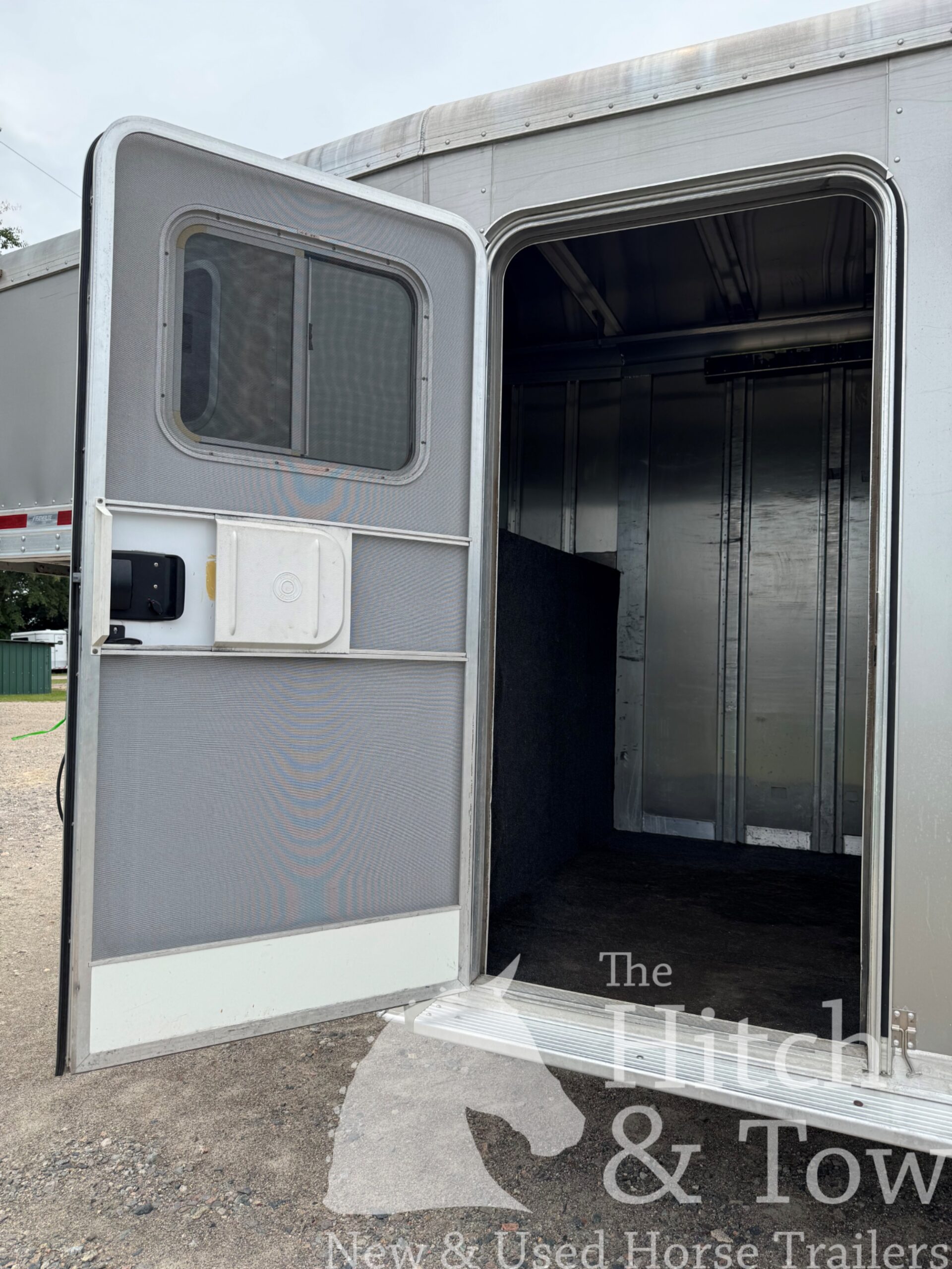 2007 FEATHERLITE 4 HORSE SLANT GOOSENECK HORSE TRAILER $17,500.