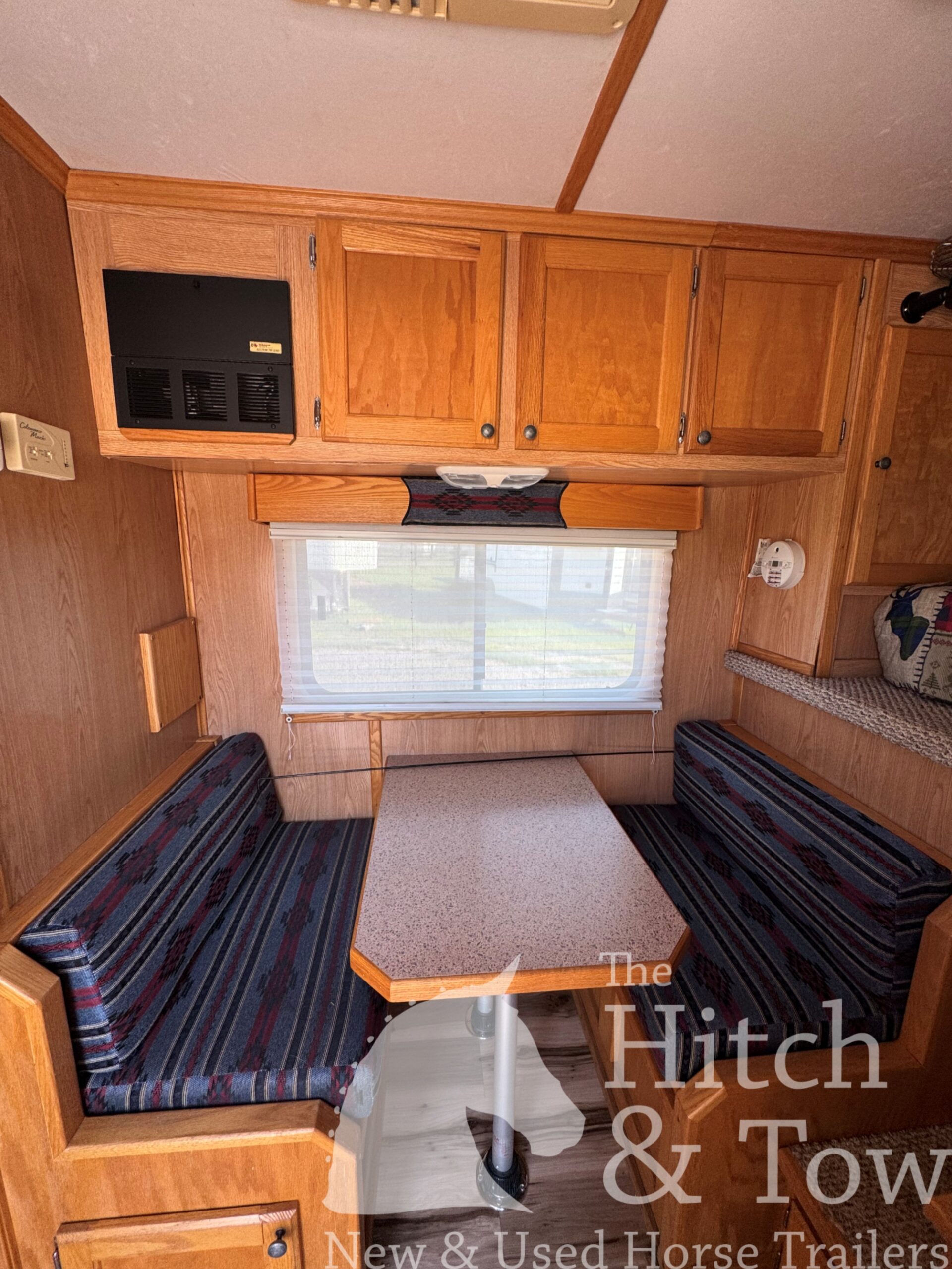 2007 JAMCO 2 HORSE STRAIGHT LOAD GOOSENECK WITH 9′ LQ! $37,500