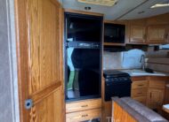 2006 SILVERLITE 3 HORSE GOOSENECK WITH 10′ LIVING QUARTERS $30,000