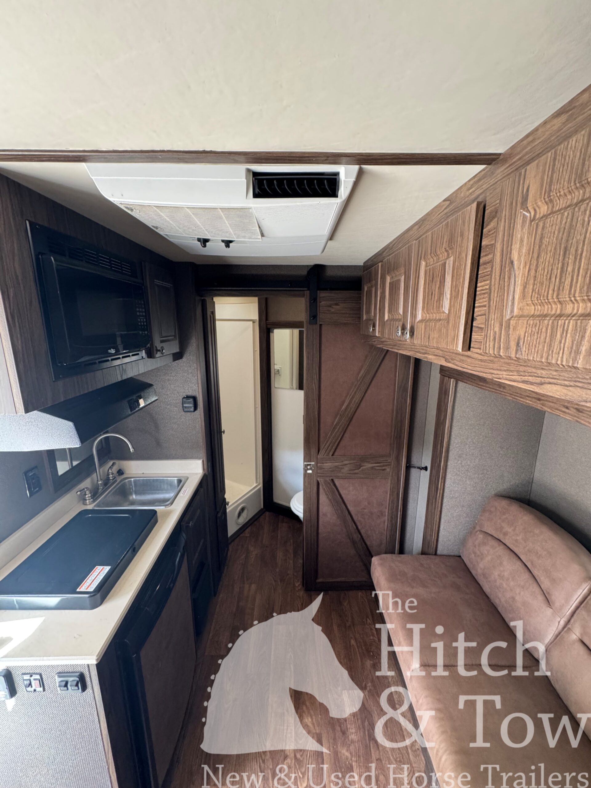 2022 SHADOW 3 HORSE SLANT LOAD LIVING QUARTERS TRAILER W/ UPGRADES & SLIDE OUT! $54,000