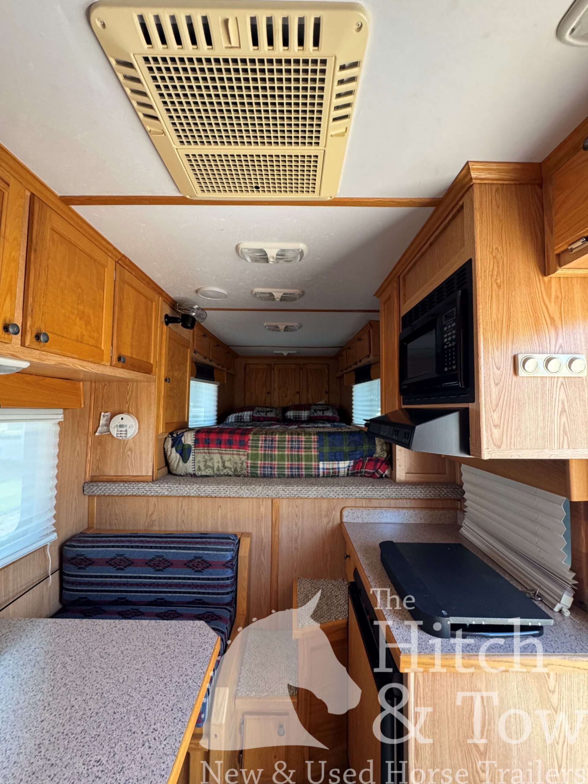 2007 JAMCO 2 HORSE STRAIGHT LOAD GOOSENECK WITH 9′ LQ! $37,500