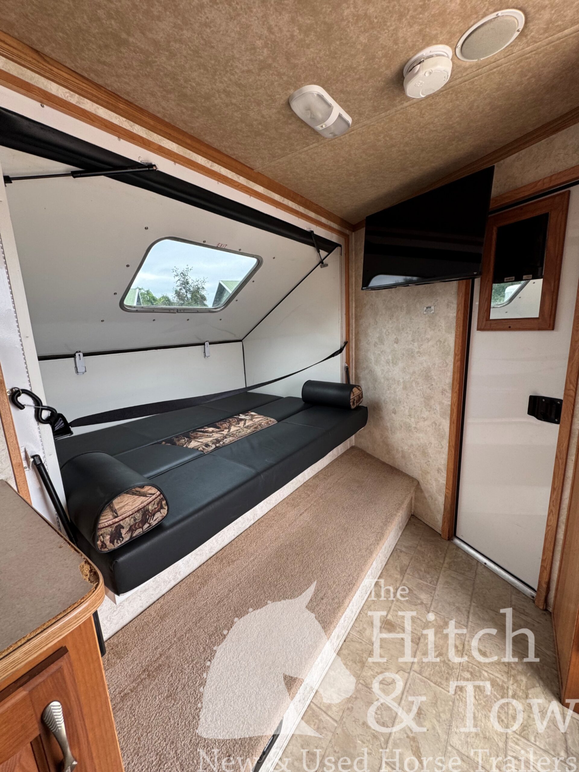 2008 LAKOTA 2 HORSE BUMPER PULL WITH 7′ LIVING QUARTERS $29,900