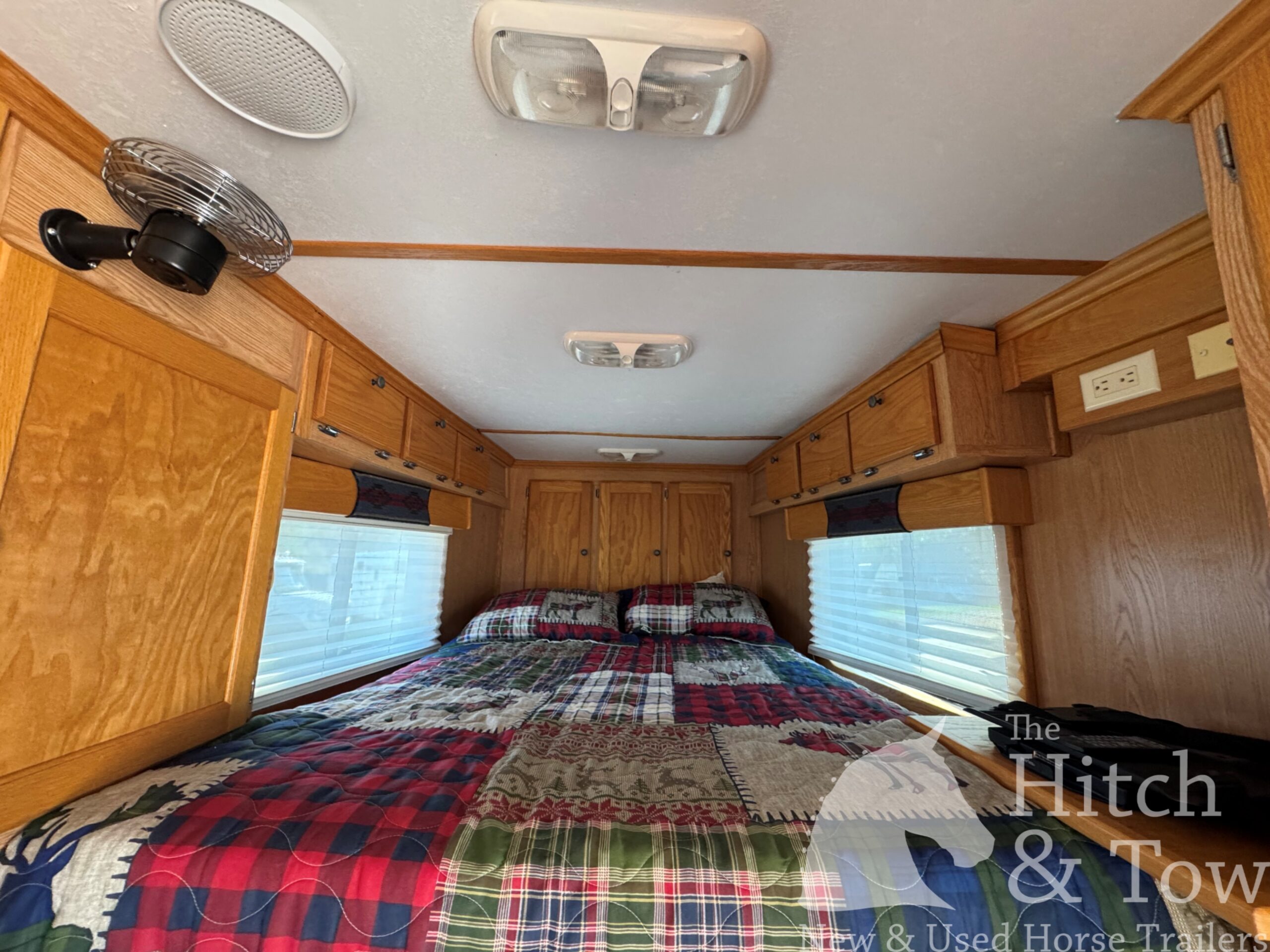 2007 JAMCO 2 HORSE STRAIGHT LOAD GOOSENECK WITH 9′ LQ! $37,500