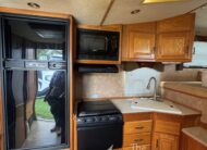 2006 SILVERLITE 3 HORSE GOOSENECK WITH 10′ LIVING QUARTERS $30,000