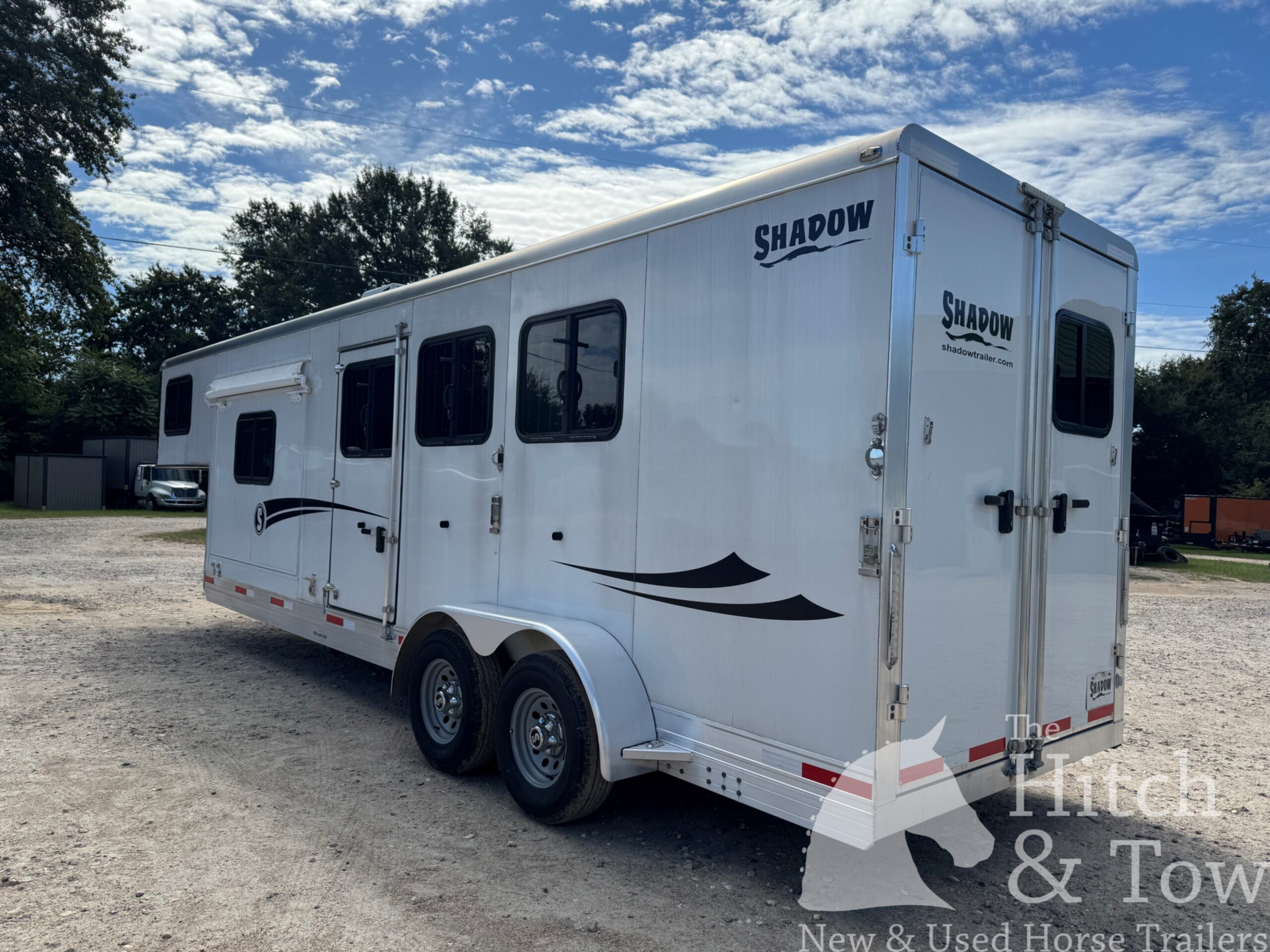 2022 SHADOW 3 HORSE SLANT LOAD LIVING QUARTERS TRAILER W/ UPGRADES & SLIDE OUT! $54,000