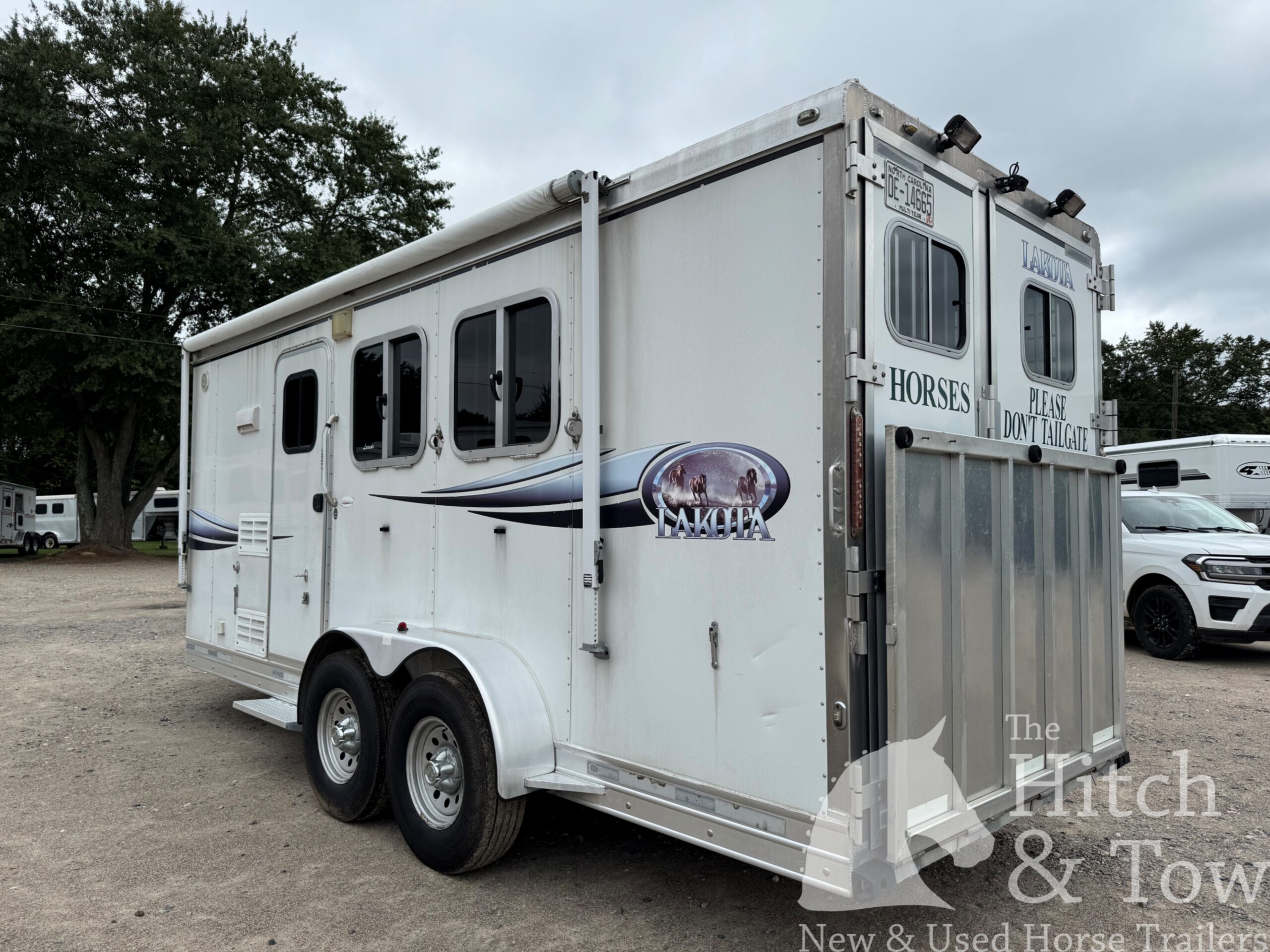 2008 LAKOTA 2 HORSE BUMPER PULL WITH 7′ LIVING QUARTERS $29,900