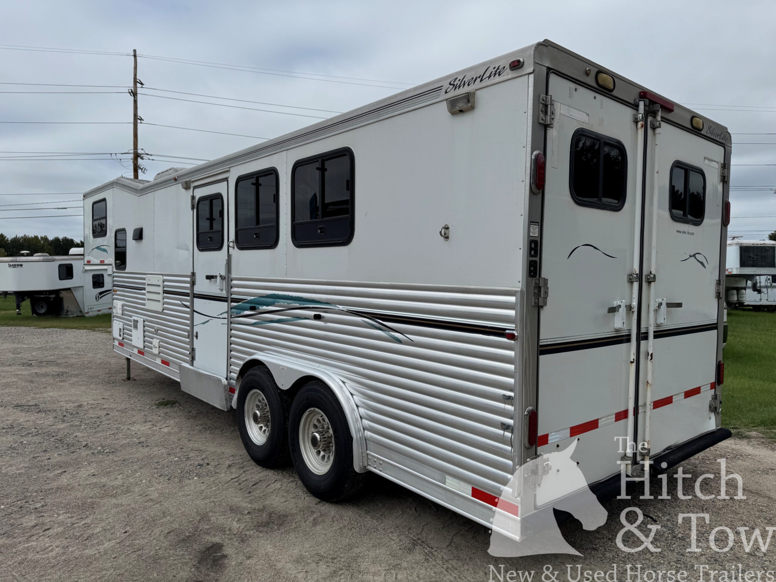 2006 SILVERLITE 3 HORSE GOOSENECK WITH 10′ LIVING QUARTERS $30,000