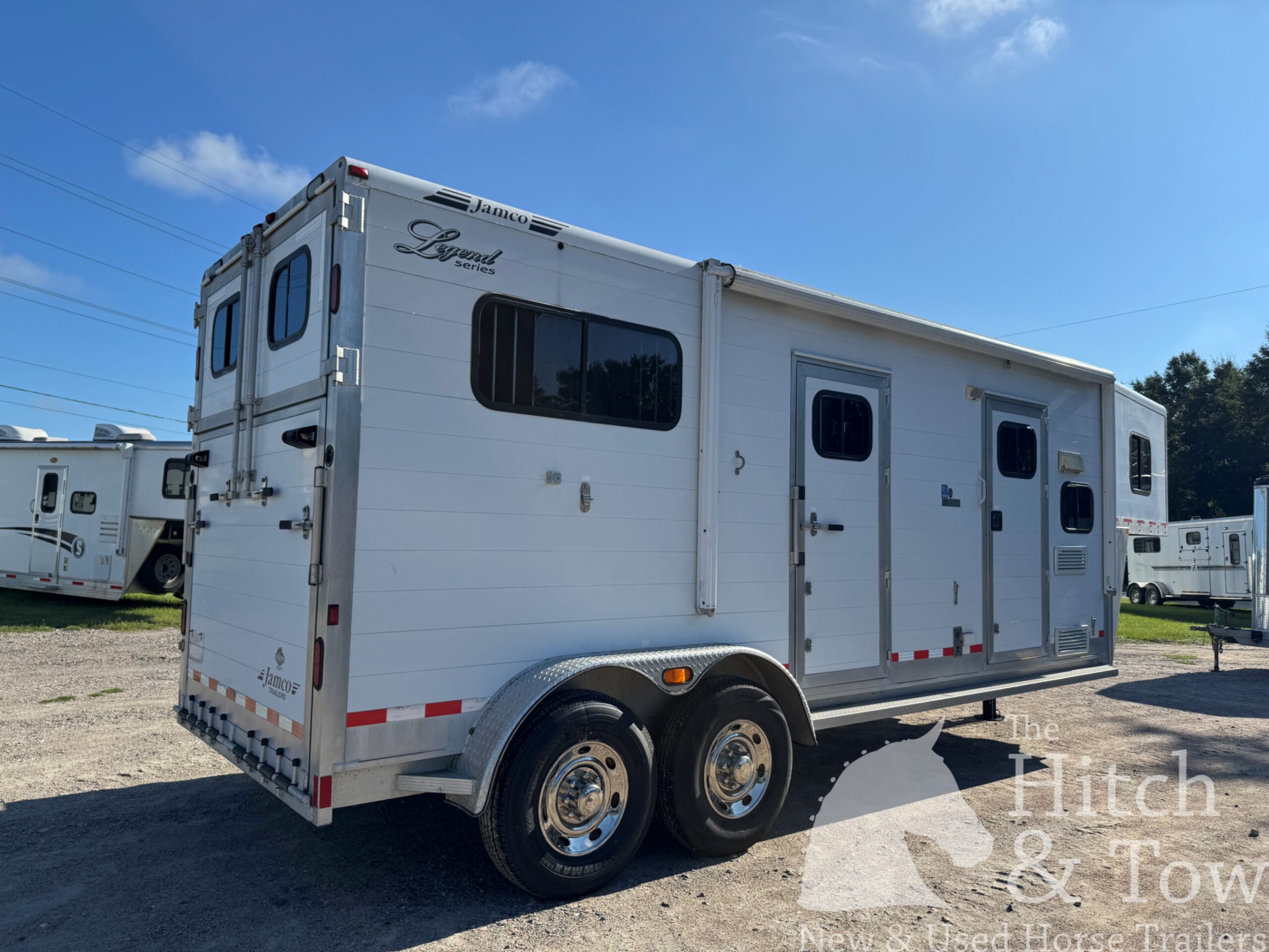 2007 JAMCO 2 HORSE STRAIGHT LOAD GOOSENECK WITH 9′ LQ! $37,500