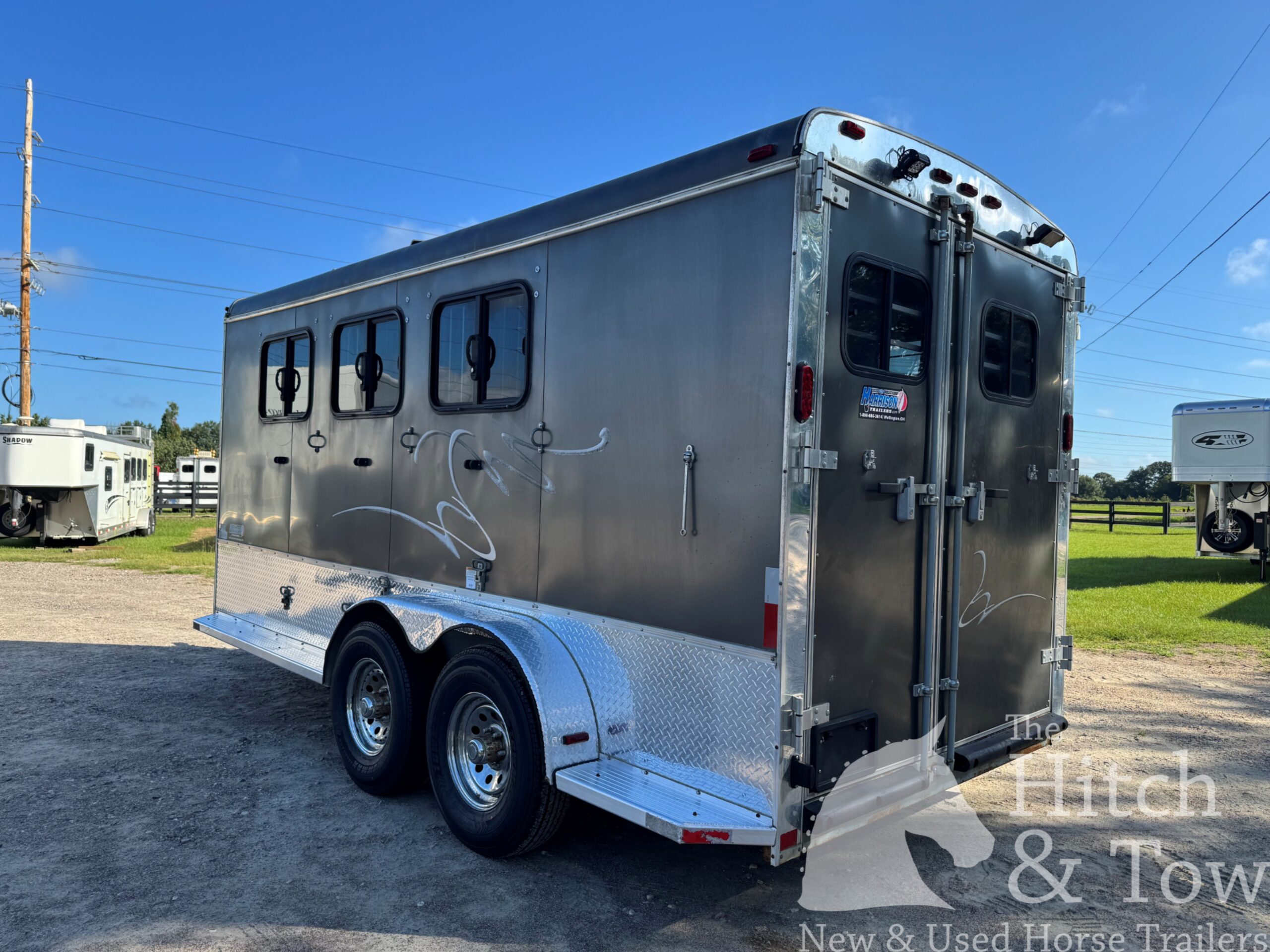 2011 HOMESTEADER 3 HORSE SLANT BUMPER PULL W/ DRESSING ROOM $12,900