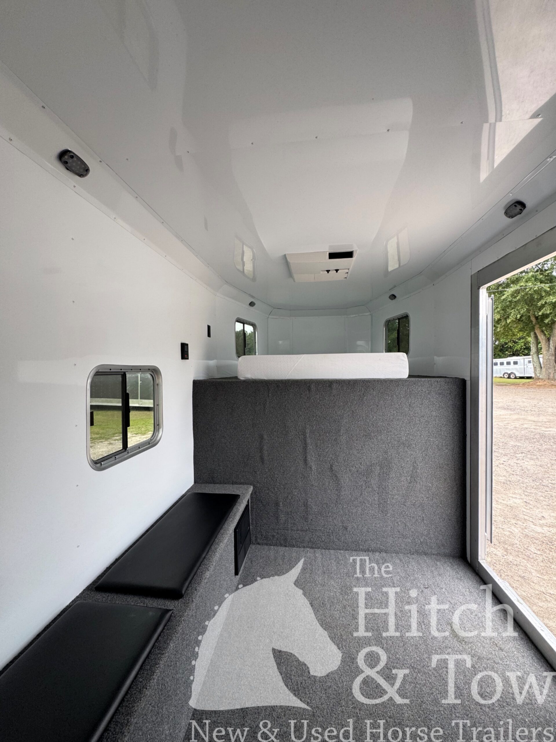 2026 KIEFERBILT LIGHTLY USED 3 HORSE W/ WEEKENDER! $43,500