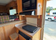 2007 JAMCO 2 HORSE STRAIGHT LOAD GOOSENECK WITH 9′ LQ! $37,500