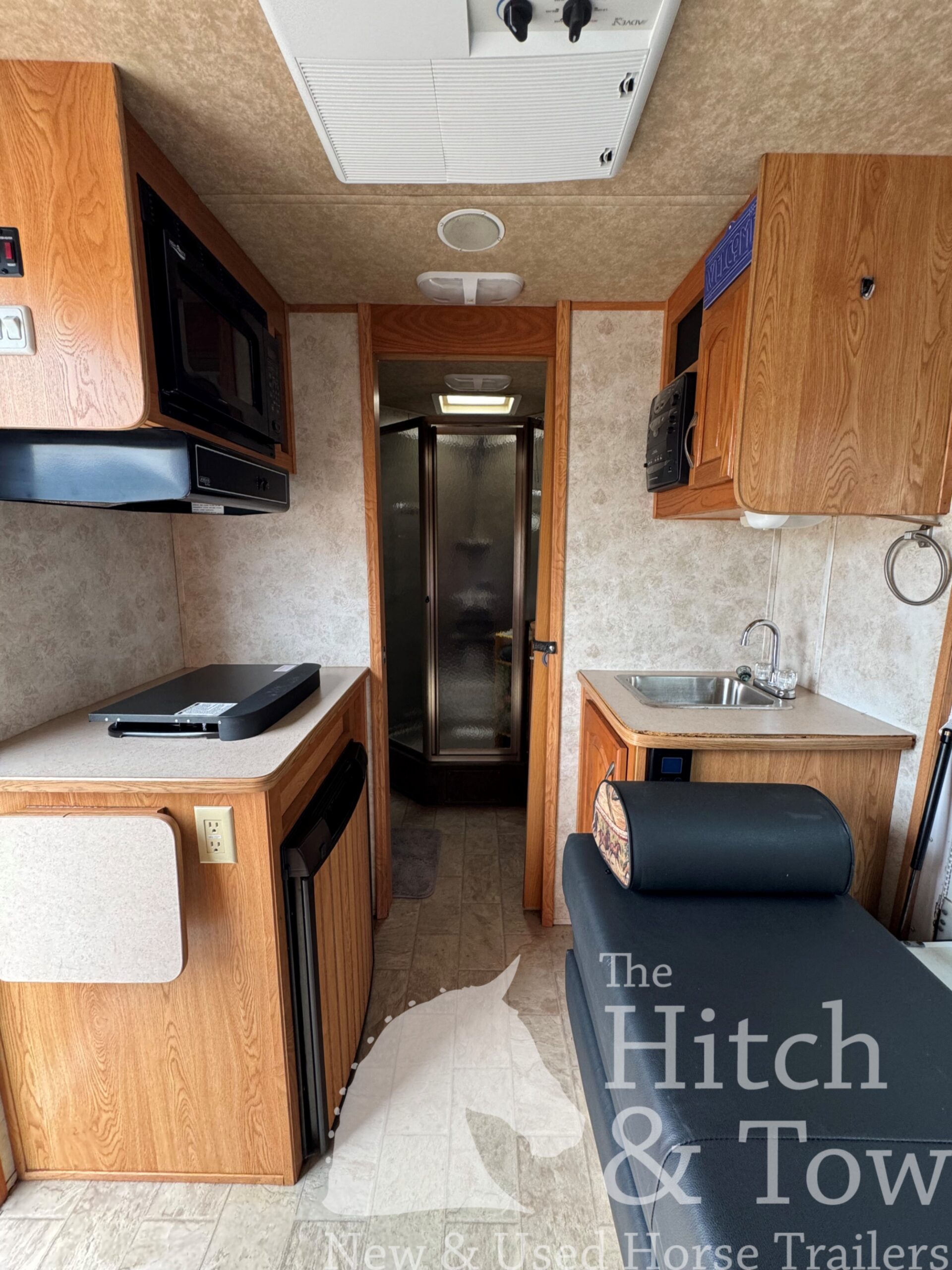 2008 LAKOTA 2 HORSE BUMPER PULL WITH 7′ LIVING QUARTERS $29,900