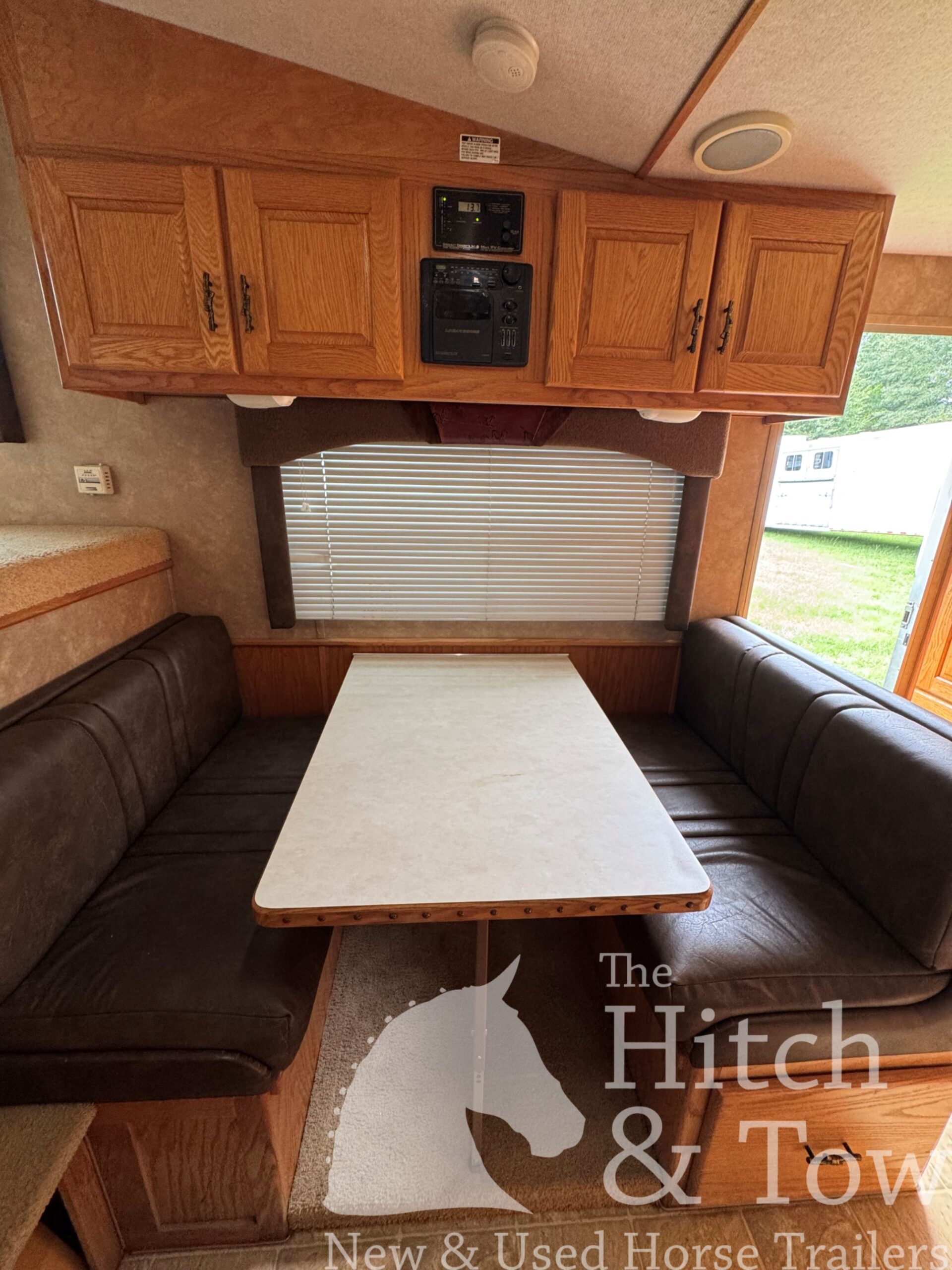 2006 SILVERLITE 3 HORSE GOOSENECK WITH 10′ LIVING QUARTERS $30,000