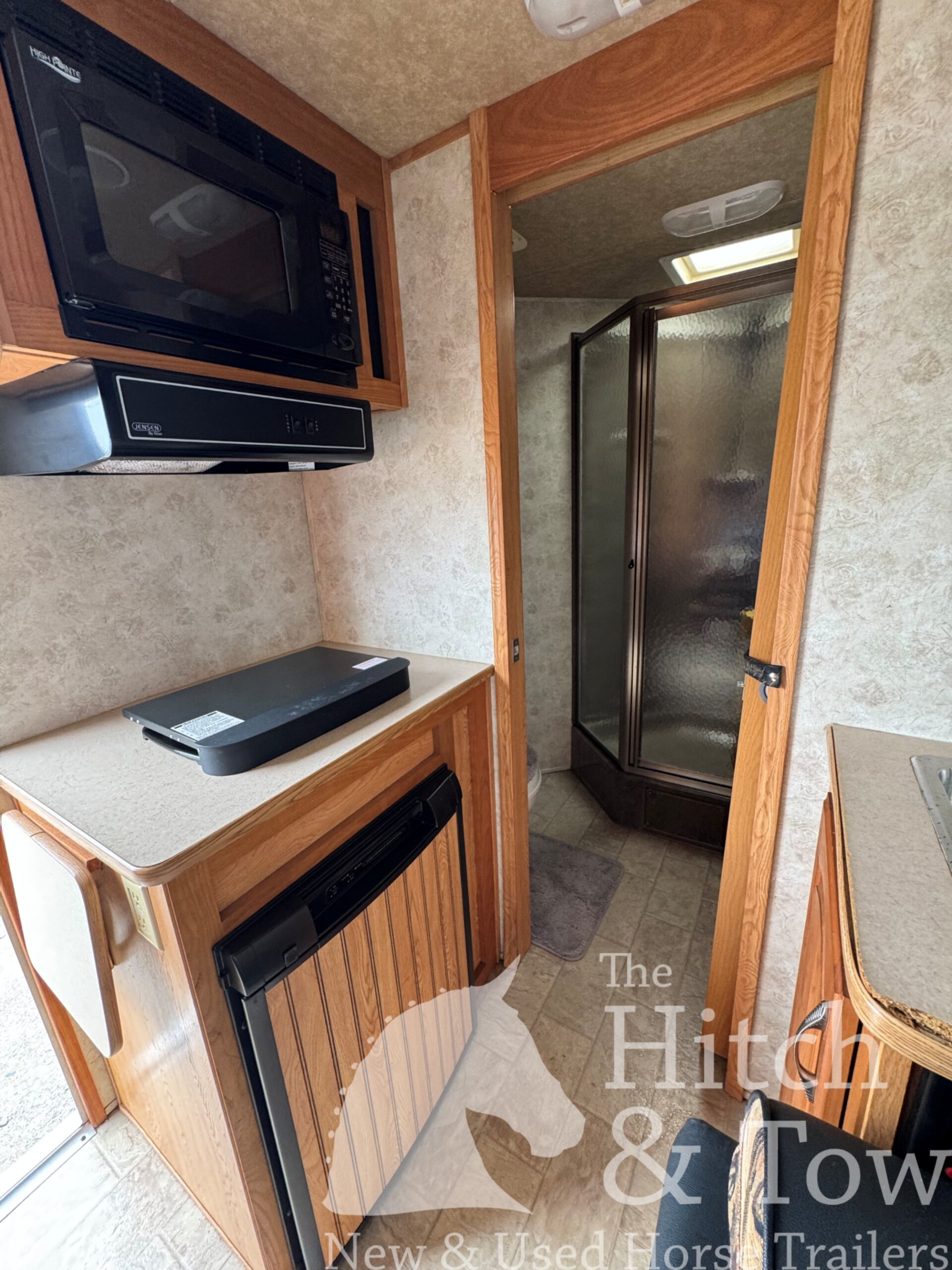 2008 LAKOTA 2 HORSE BUMPER PULL WITH 7′ LIVING QUARTERS $29,900
