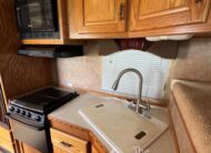 2006 SILVERLITE 3 HORSE GOOSENECK WITH 10′ LIVING QUARTERS $30,000