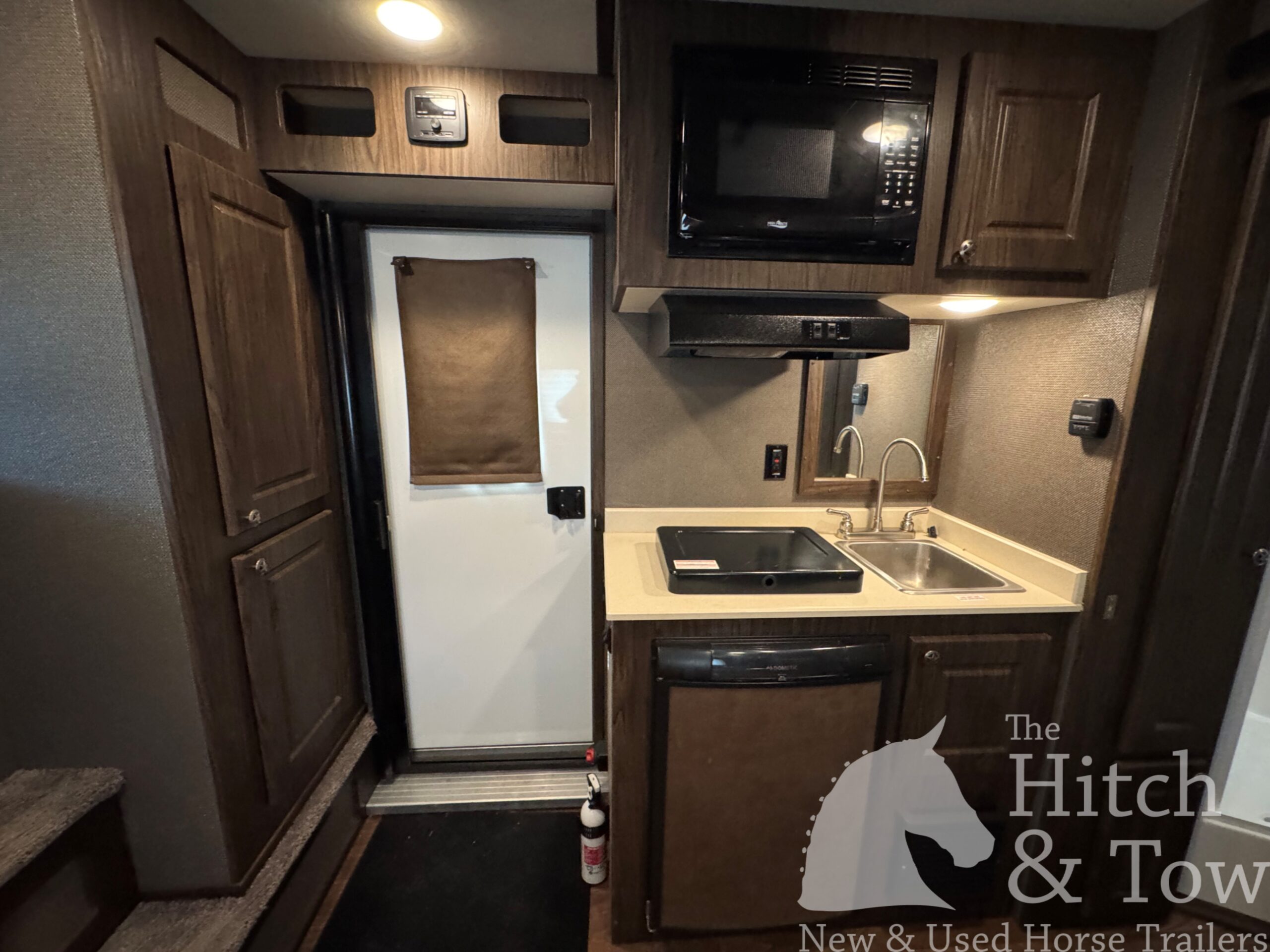 2022 SHADOW 3 HORSE SLANT LOAD LIVING QUARTERS TRAILER W/ UPGRADES & SLIDE OUT! $54,000