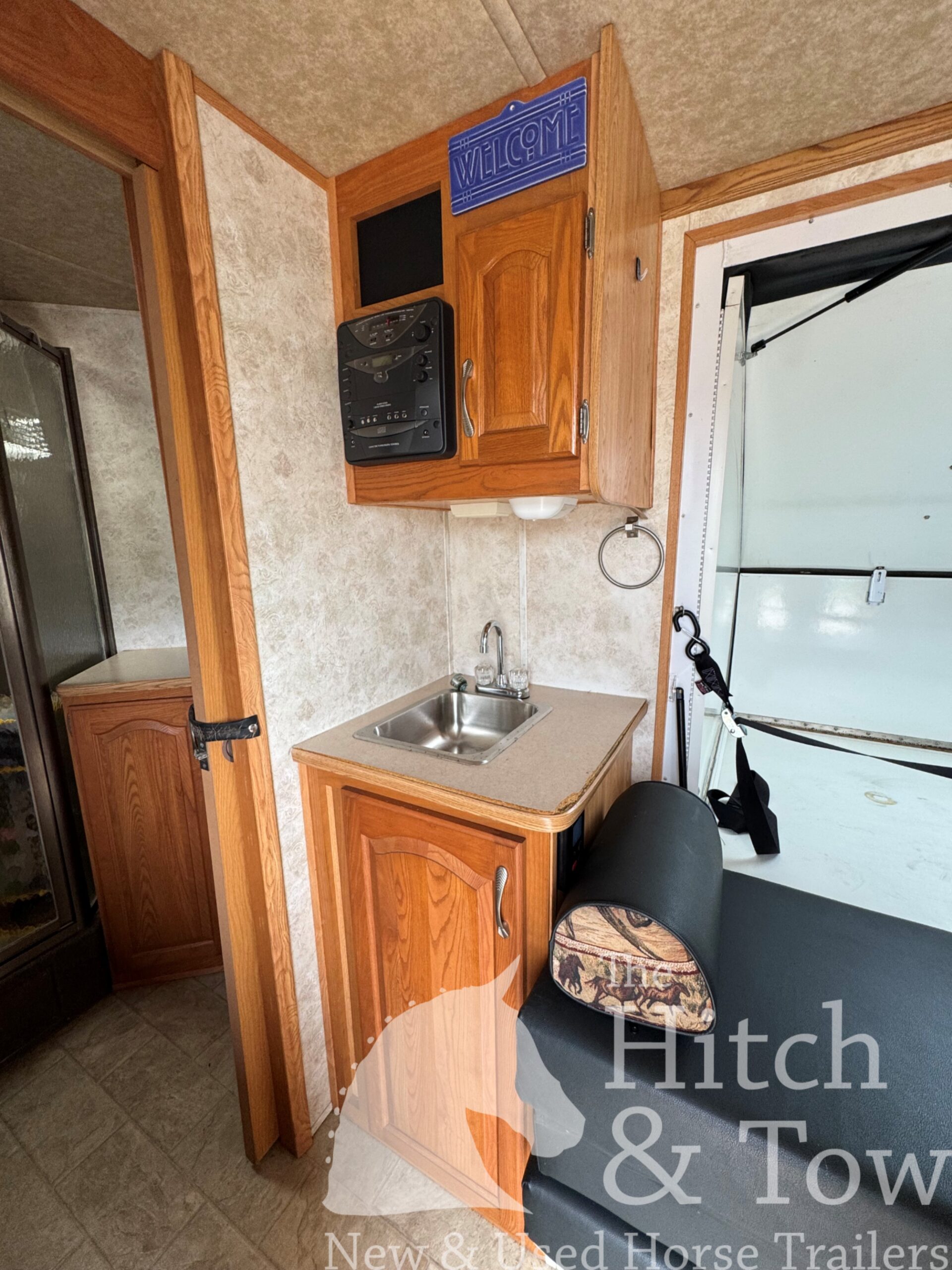 2008 LAKOTA 2 HORSE BUMPER PULL WITH 7′ LIVING QUARTERS $29,900