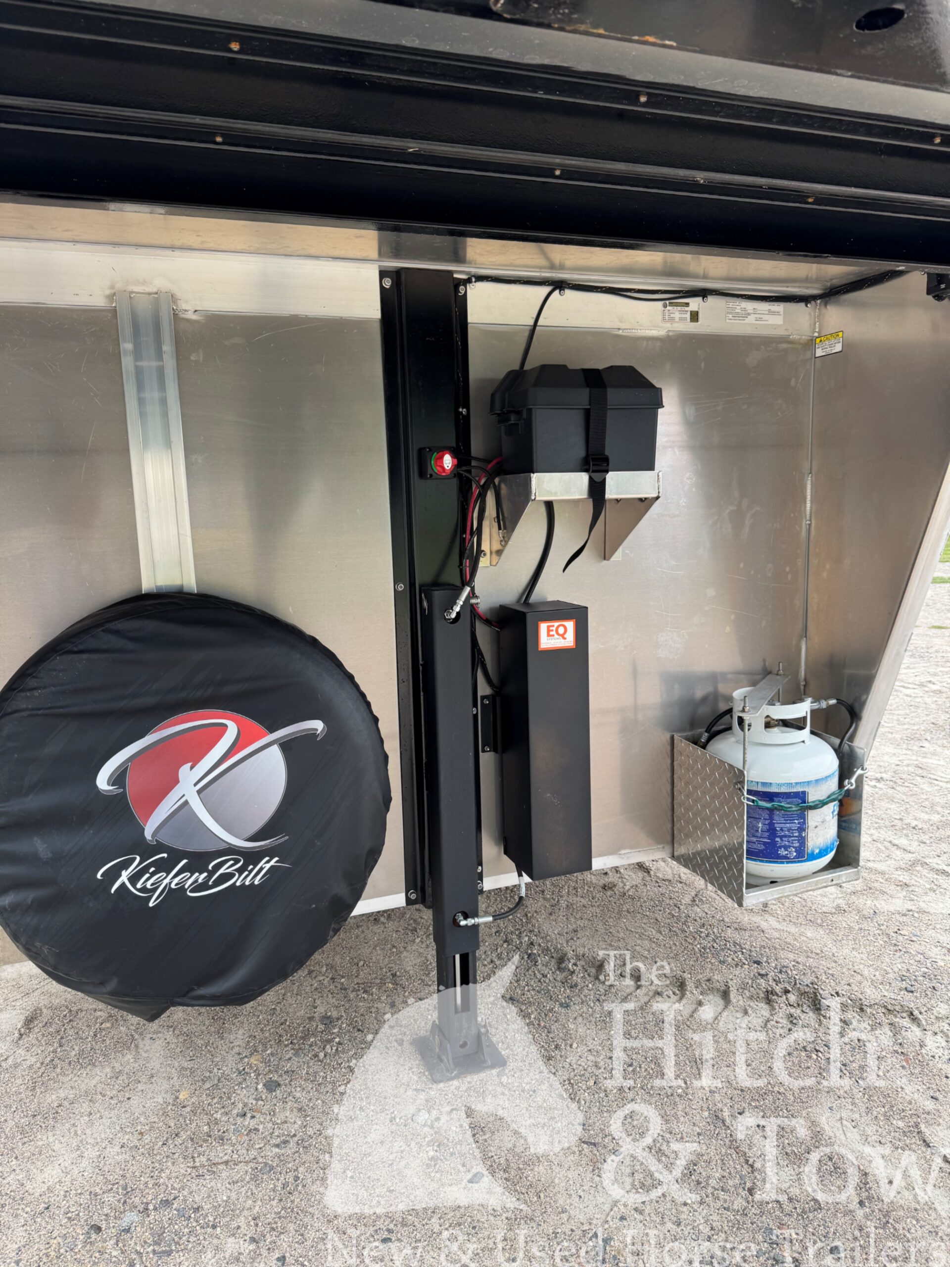 2026 KIEFERBILT LIGHTLY USED 3 HORSE W/ WEEKENDER! $43,500