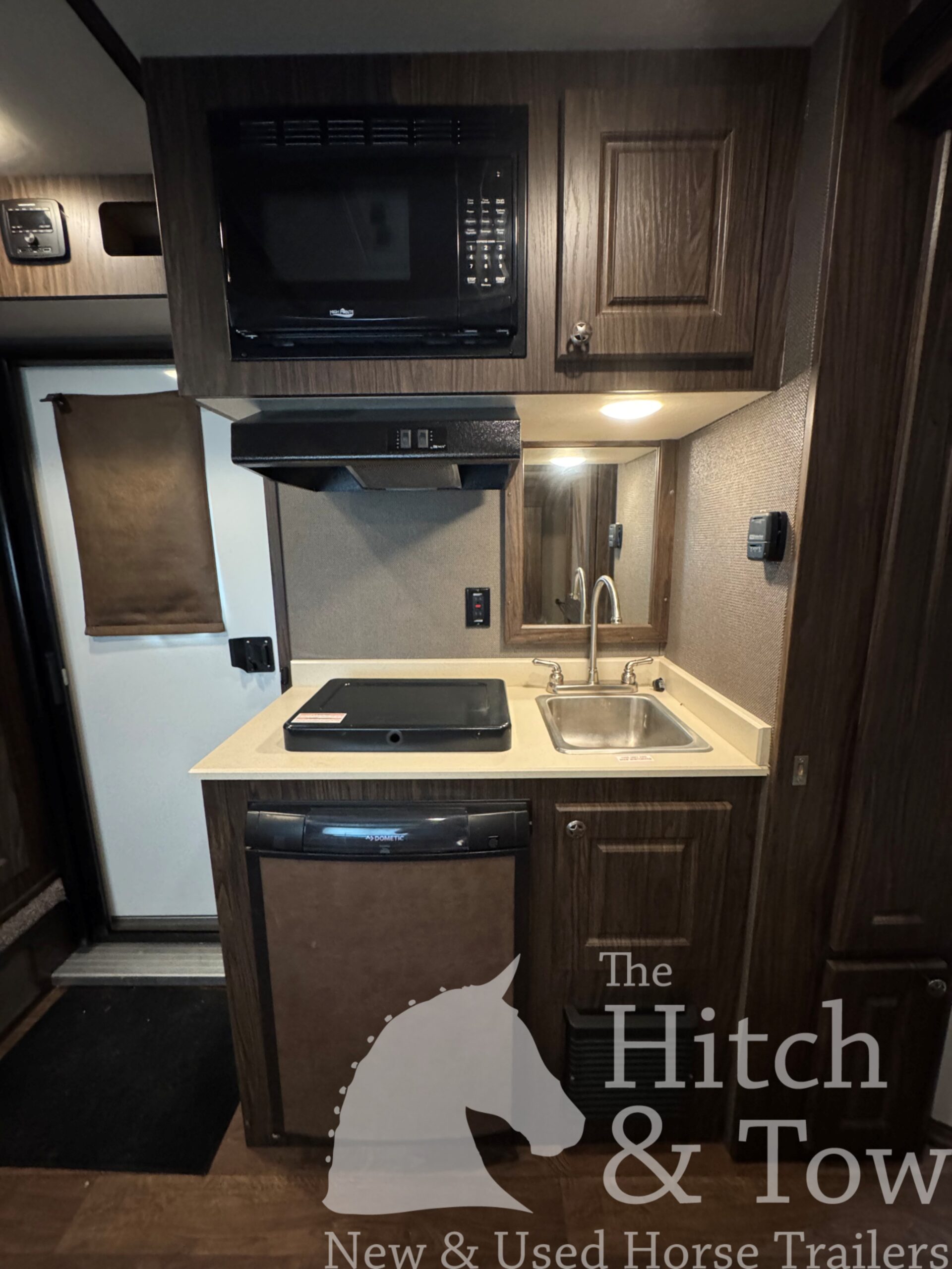 2022 SHADOW 3 HORSE SLANT LOAD LIVING QUARTERS TRAILER W/ UPGRADES & SLIDE OUT! $54,000