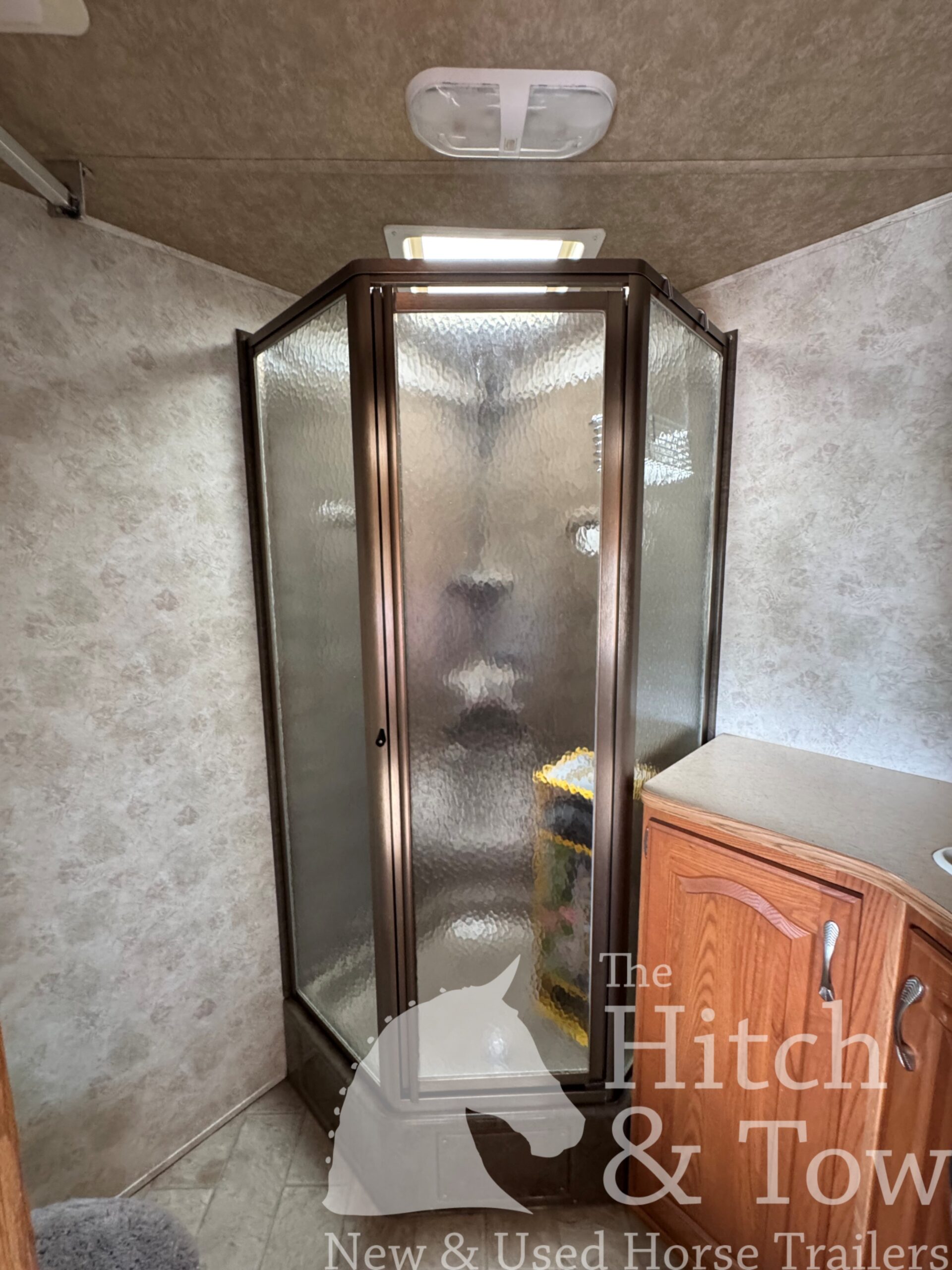 2008 LAKOTA 2 HORSE BUMPER PULL WITH 7′ LIVING QUARTERS $29,900