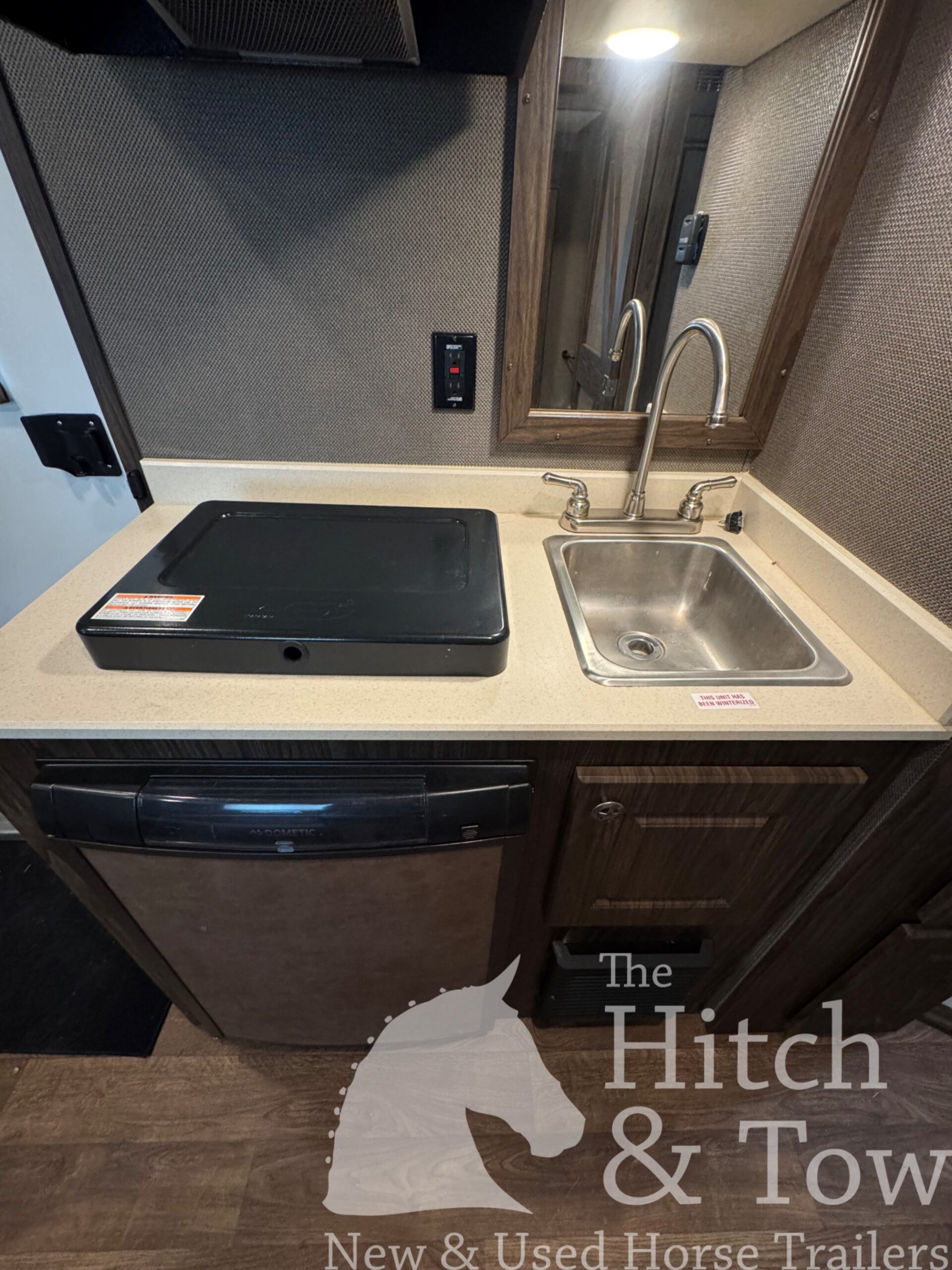 2022 SHADOW 3 HORSE SLANT LOAD LIVING QUARTERS TRAILER W/ UPGRADES & SLIDE OUT! $54,000