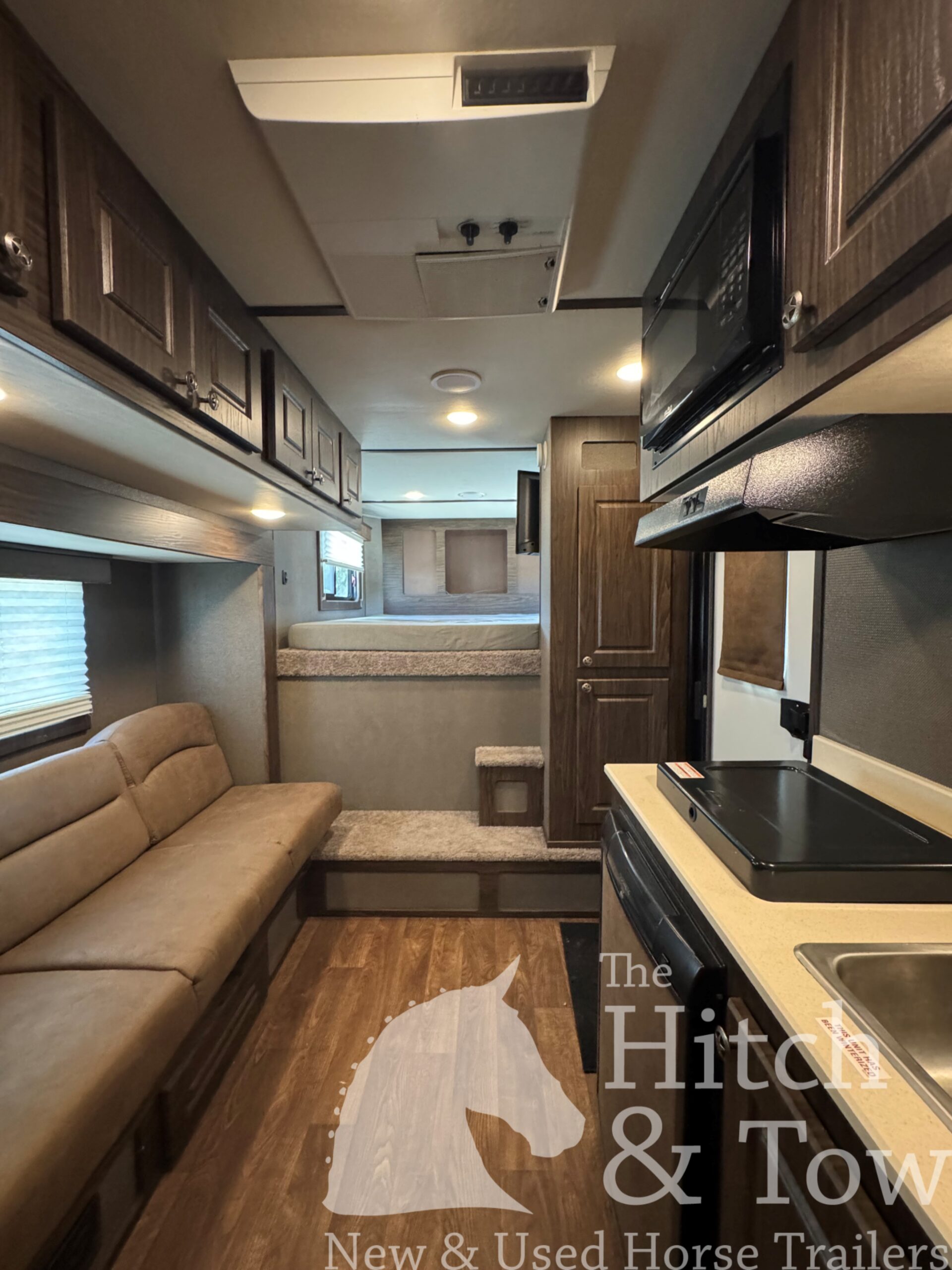 2022 SHADOW 3 HORSE SLANT LOAD LIVING QUARTERS TRAILER W/ UPGRADES & SLIDE OUT! $54,000