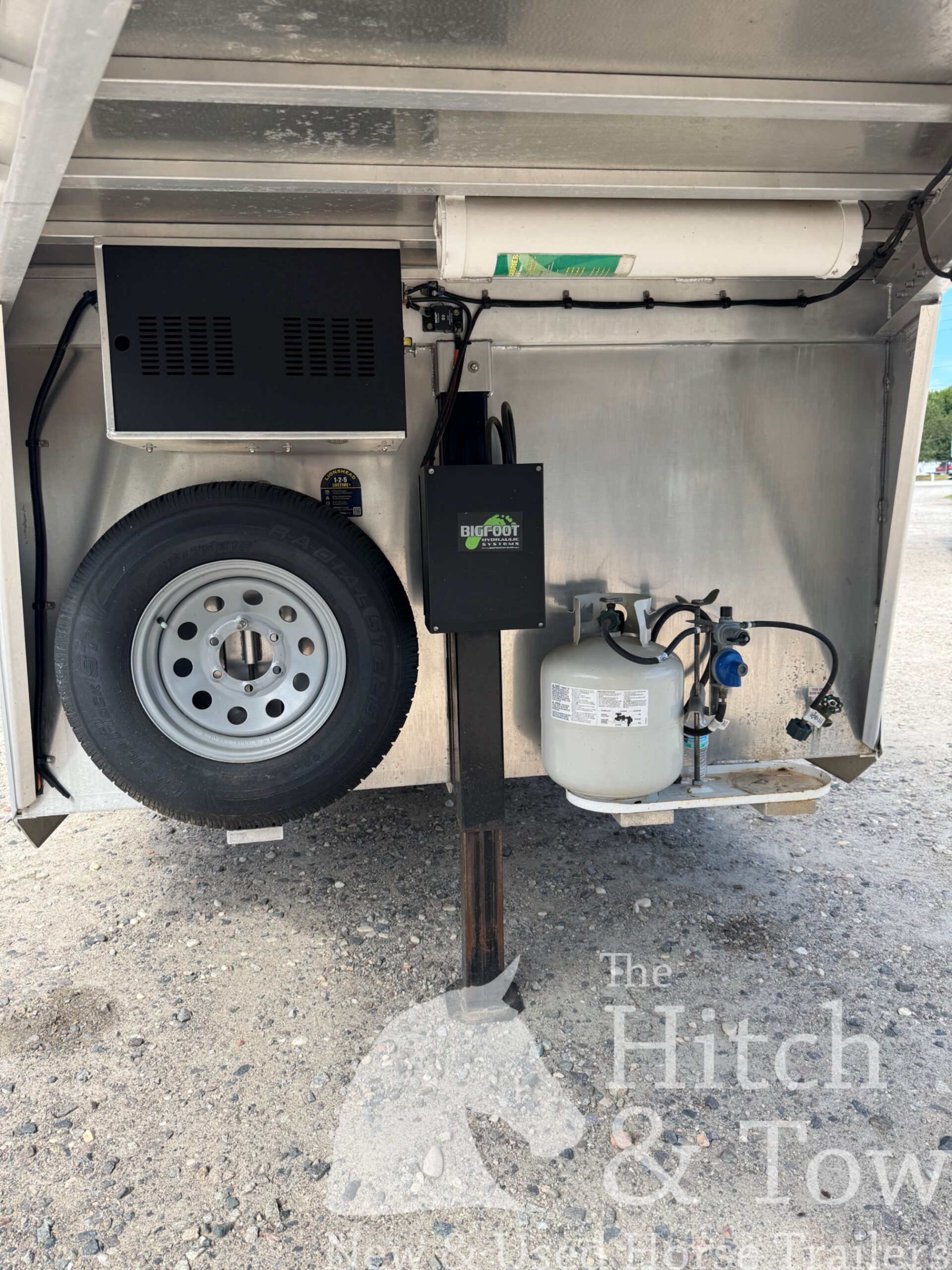2022 SHADOW 3 HORSE SLANT LOAD LIVING QUARTERS TRAILER W/ UPGRADES & SLIDE OUT! $54,000