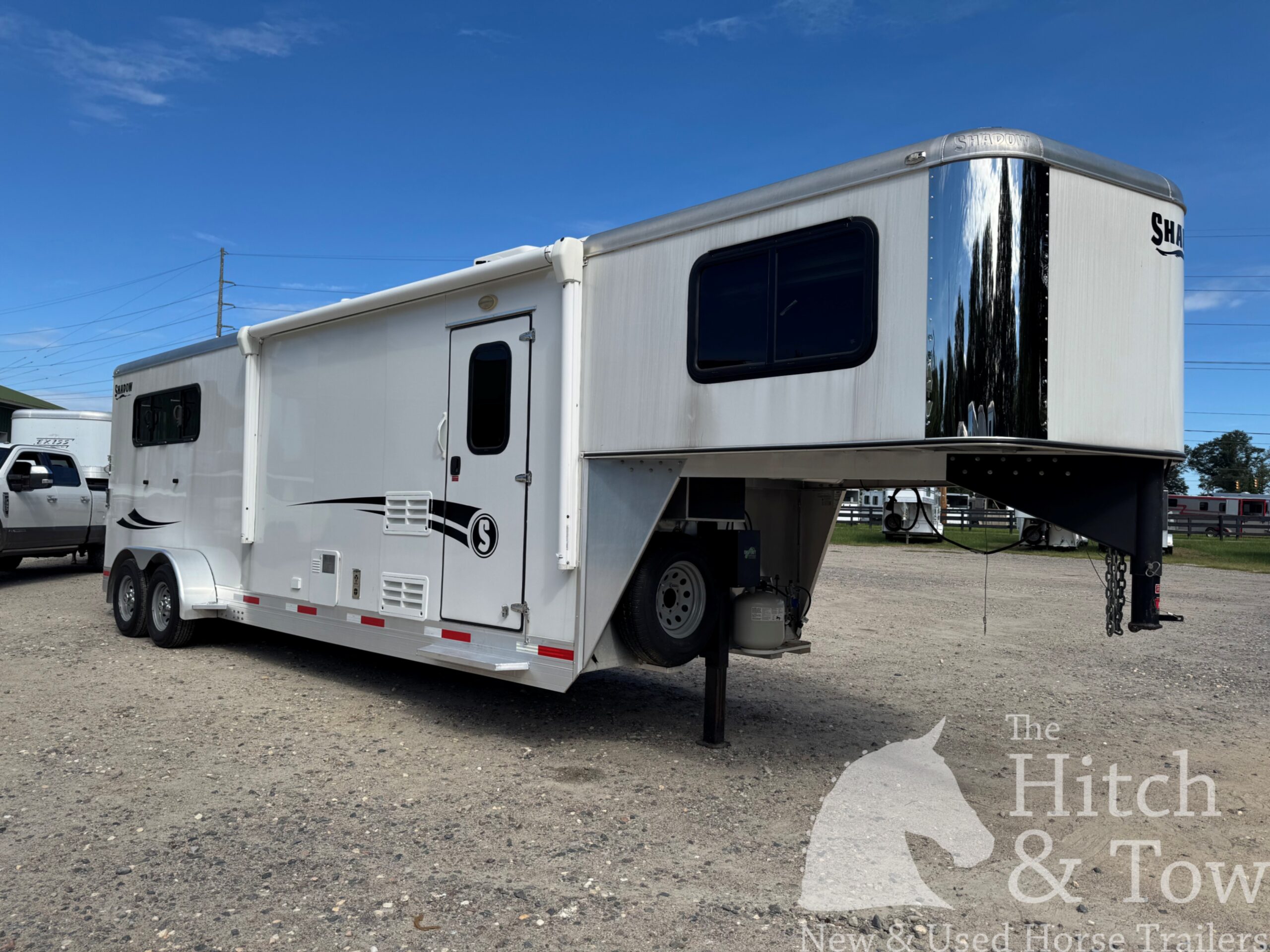 2022 SHADOW 3 HORSE SLANT LOAD LIVING QUARTERS TRAILER W/ UPGRADES & SLIDE OUT! $54,000