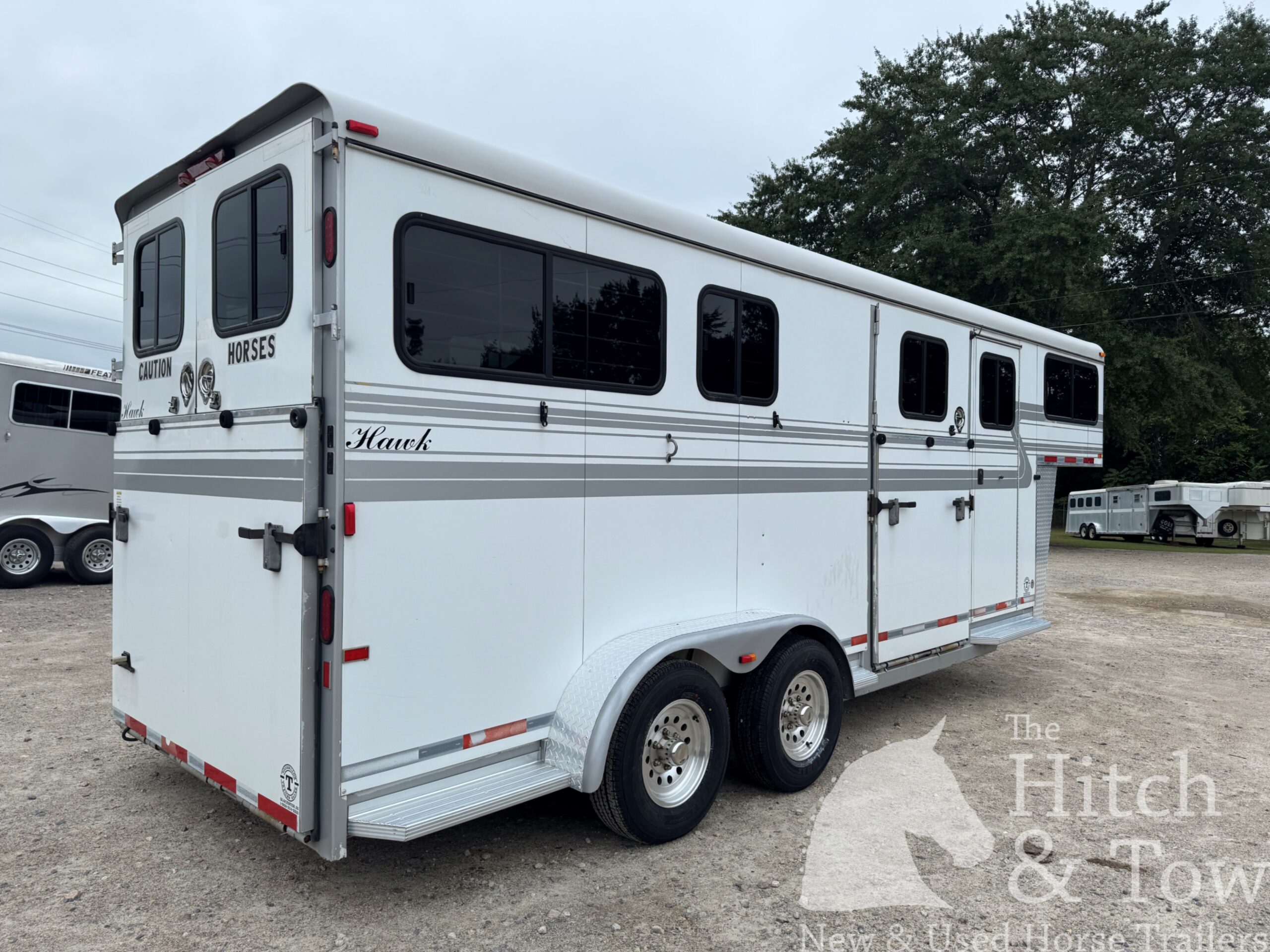 2007 HAWK 2 HORSE GOOSENECK TRAILER W/ SIDE RAMP AND DRESSING ROOM! $14,900