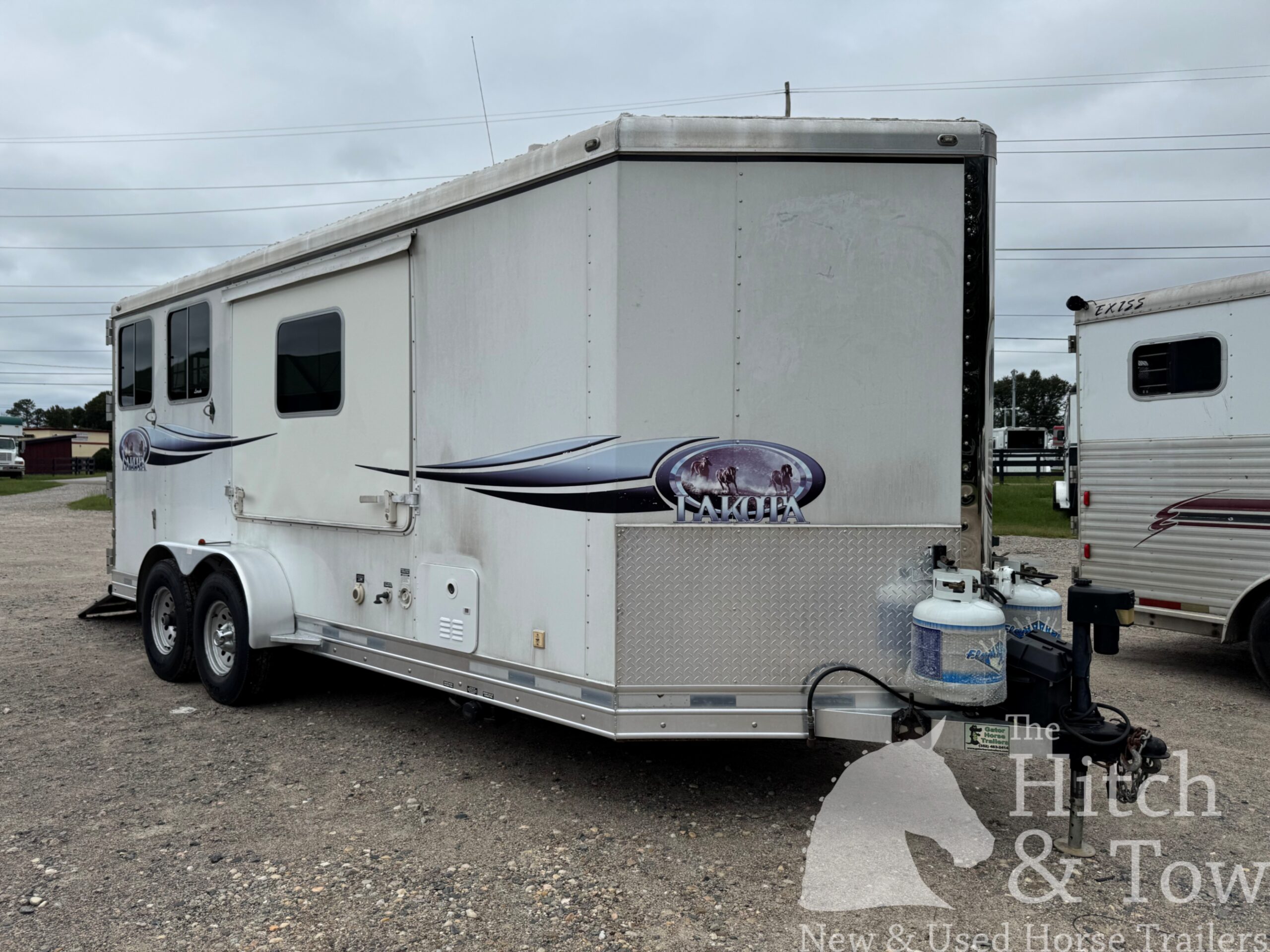 2008 LAKOTA 2 HORSE BUMPER PULL WITH 7′ LIVING QUARTERS $29,900